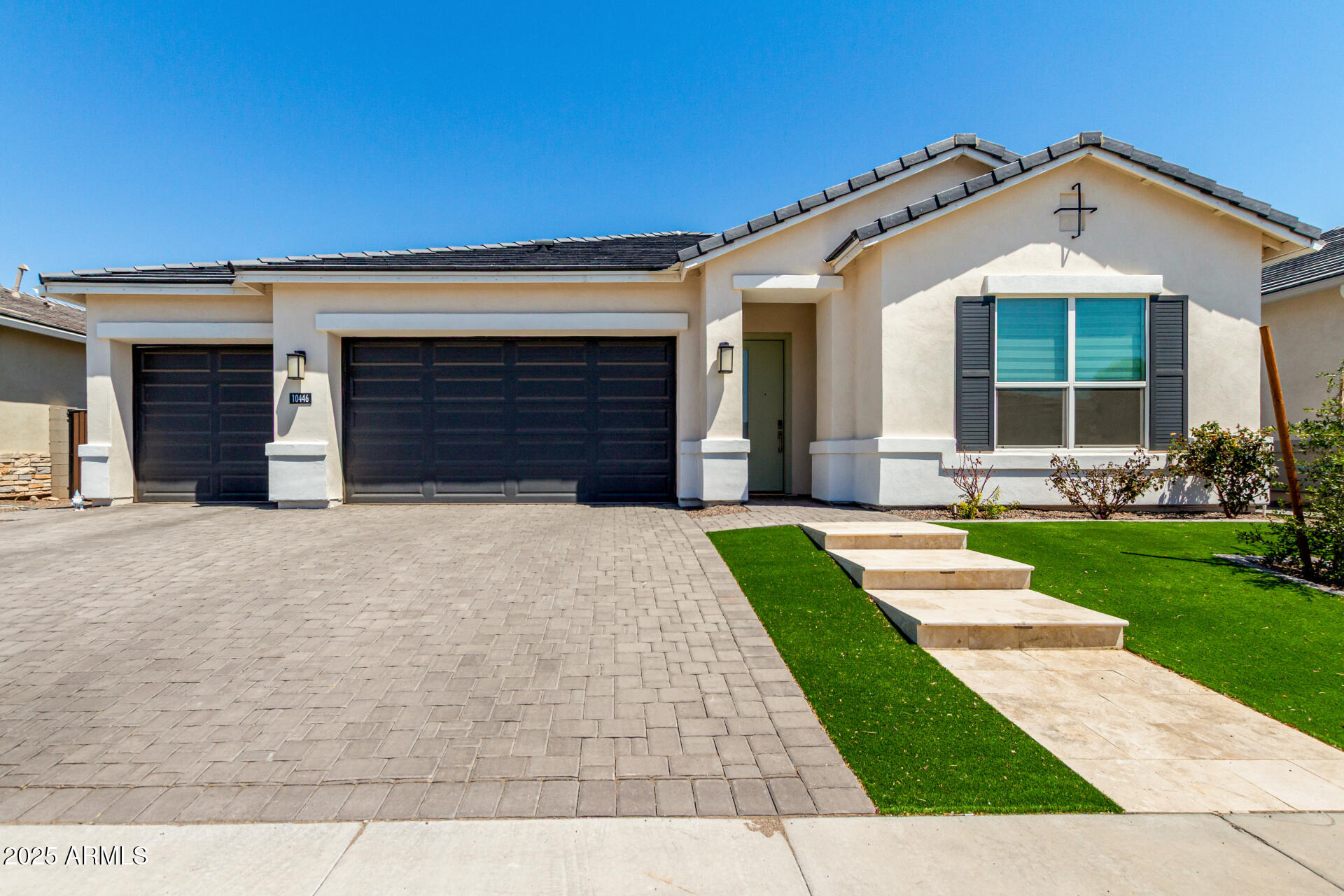 10446 W LONE CACTUS Drive 10446