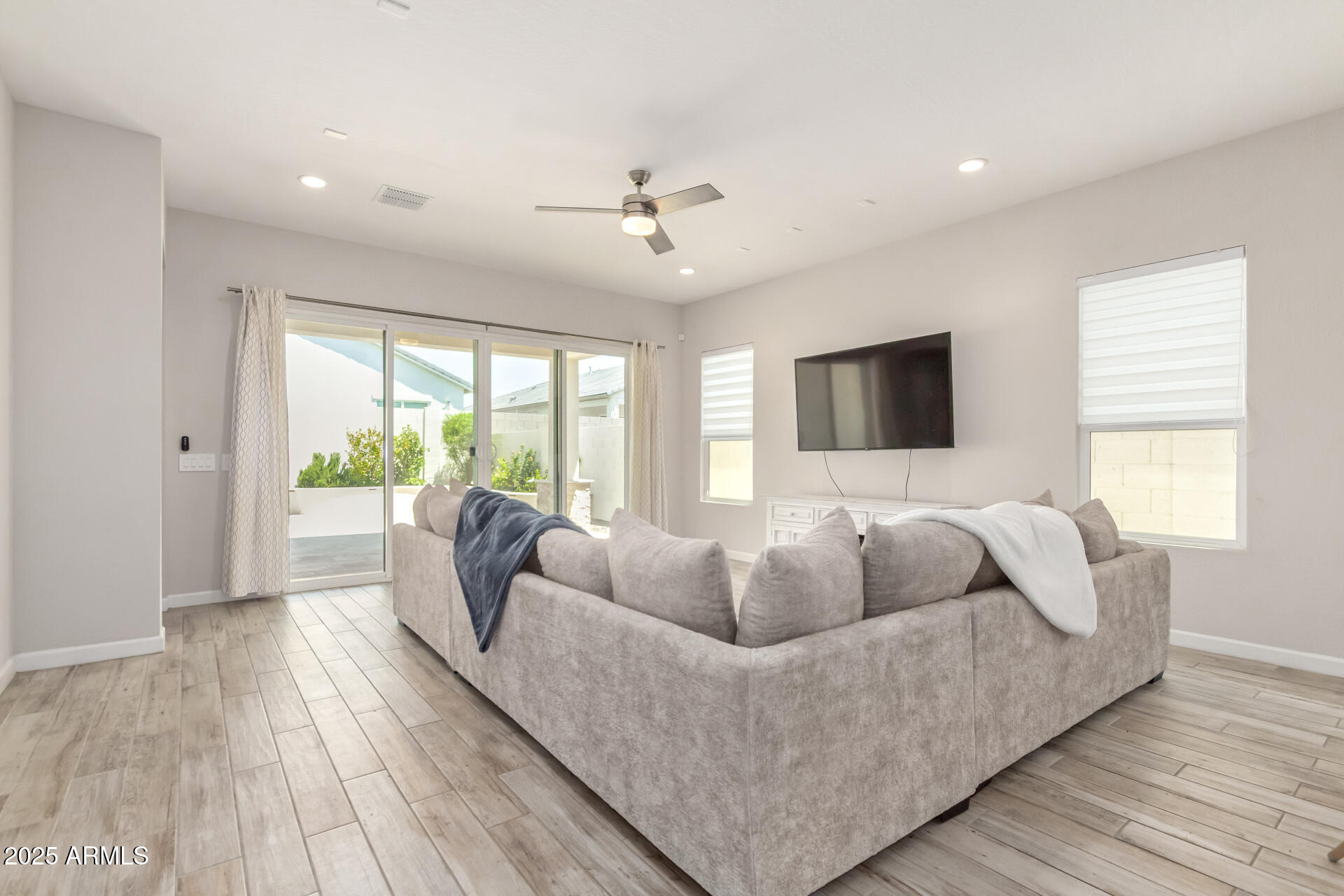 10446 W LONE CACTUS Drive 10446