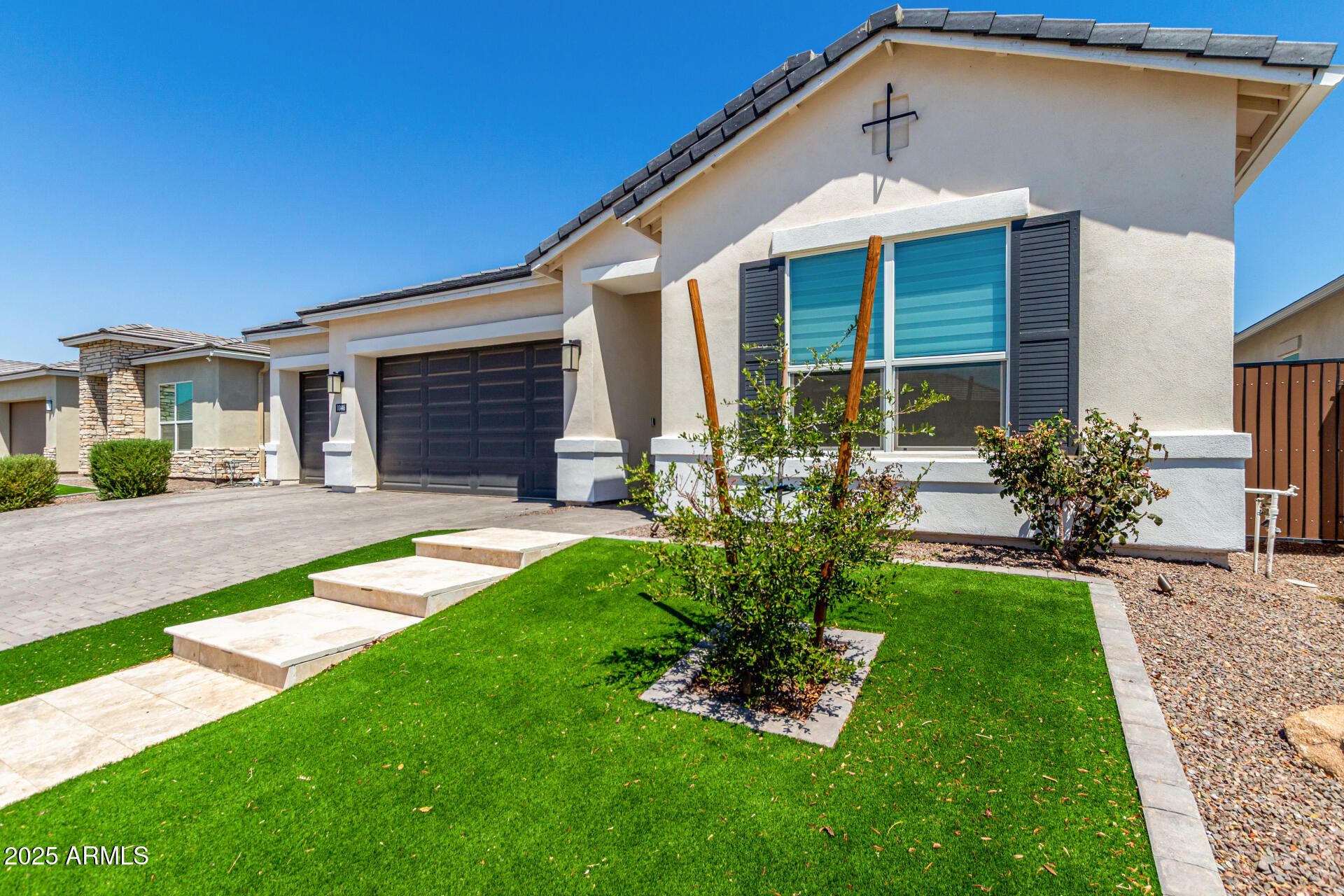 10446 W LONE CACTUS Drive 10446