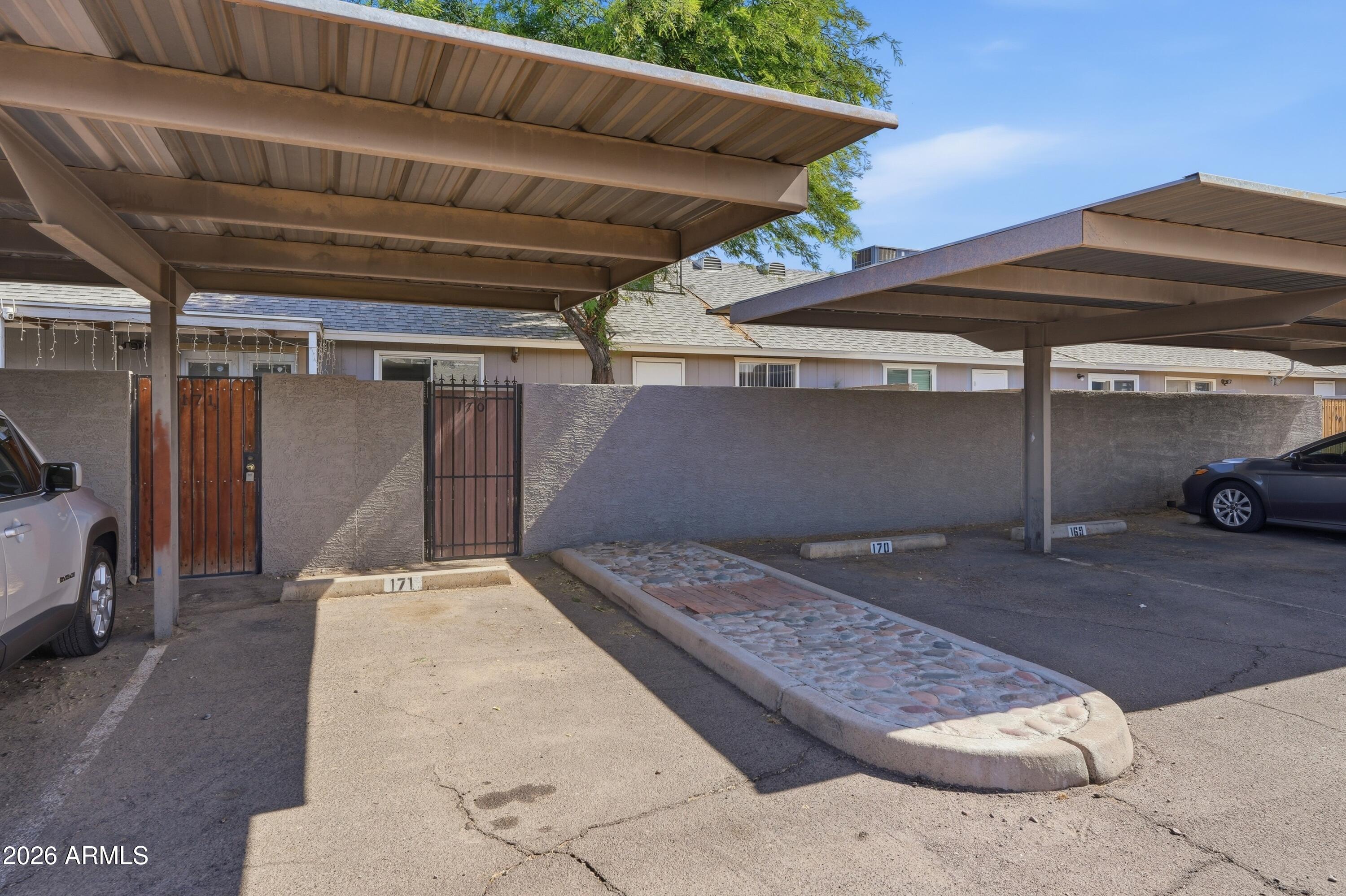 SHADOW OAK - Residential