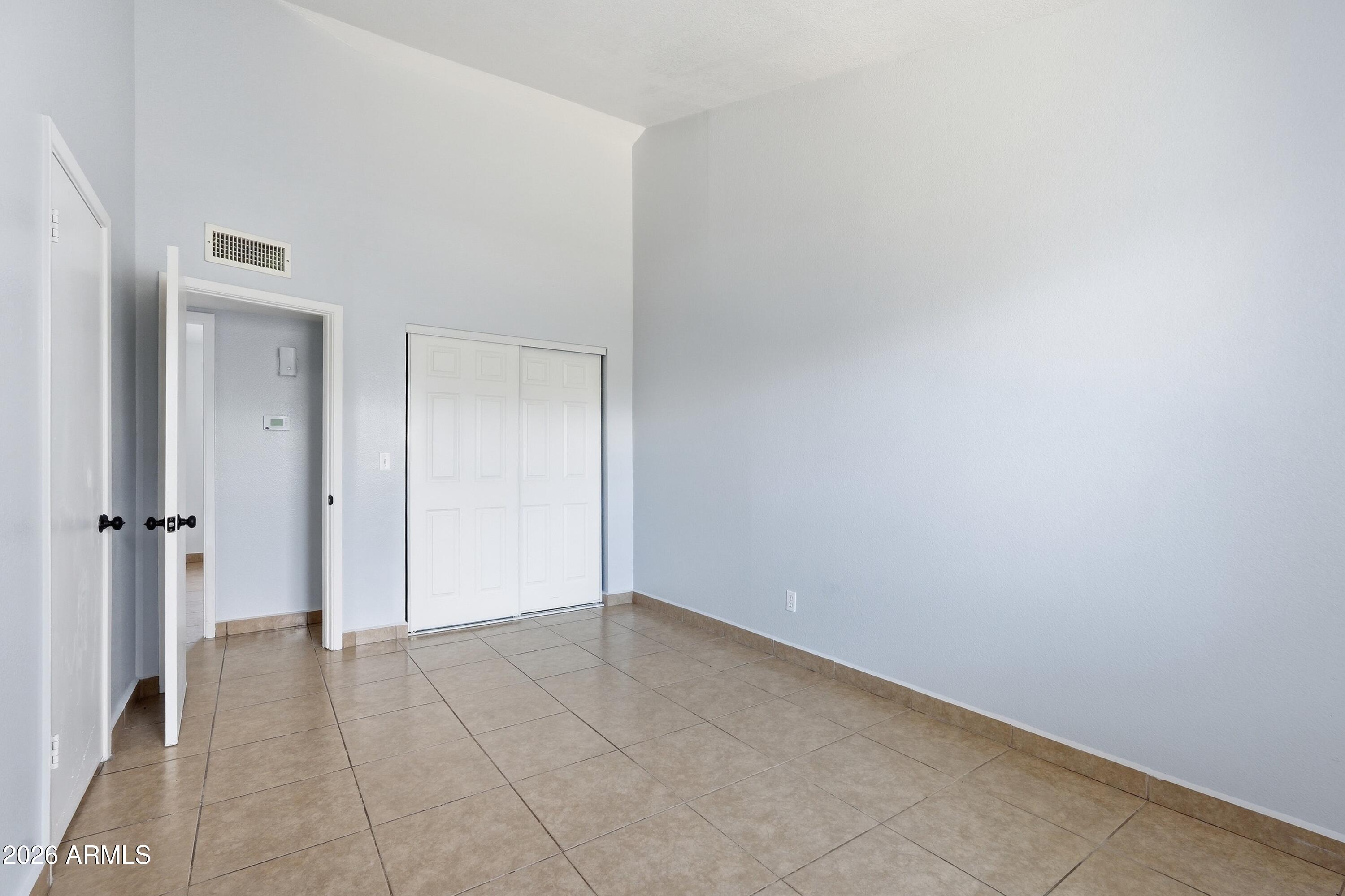 SHADOW OAK - Residential