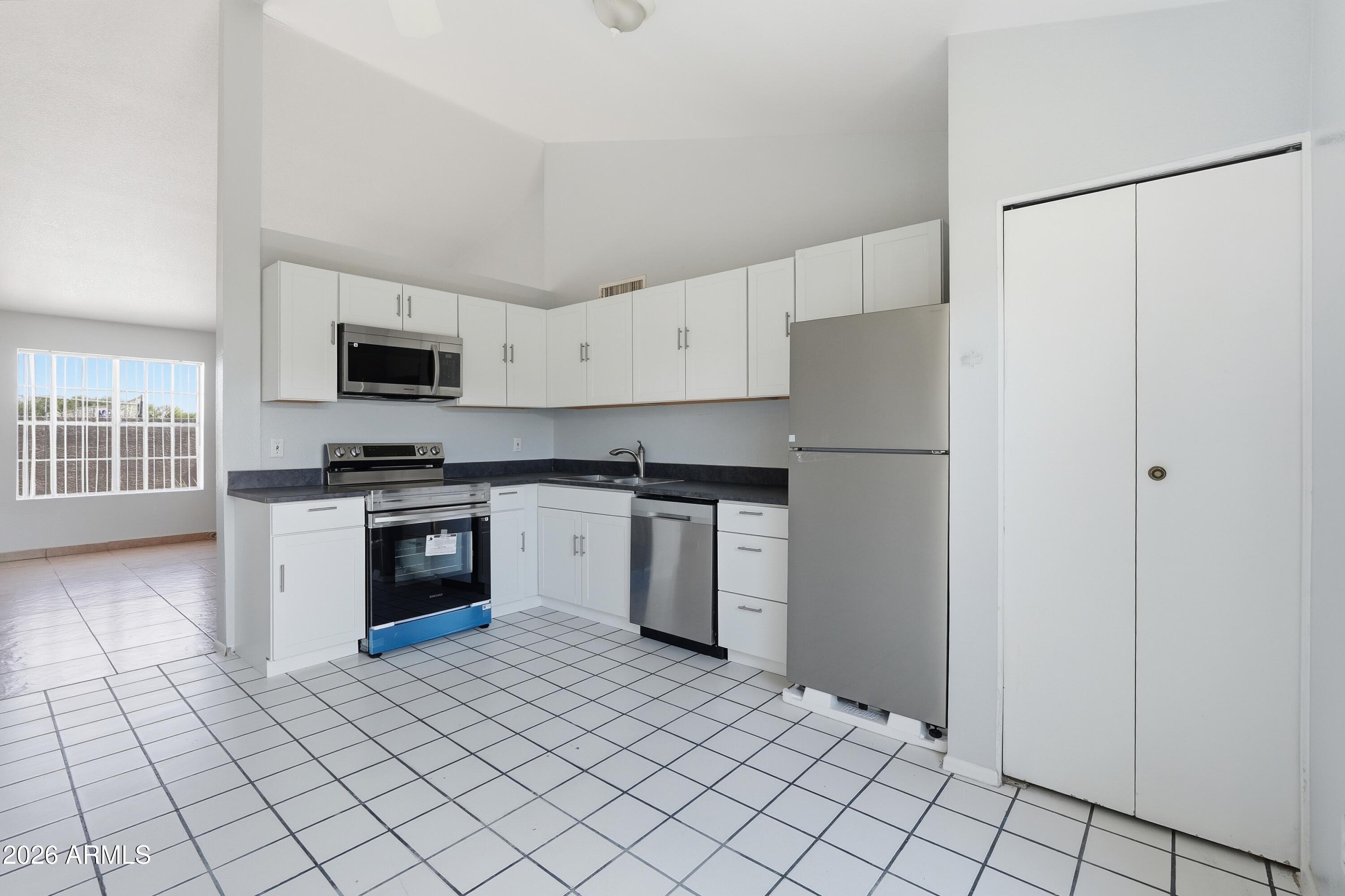 SHADOW OAK - Residential