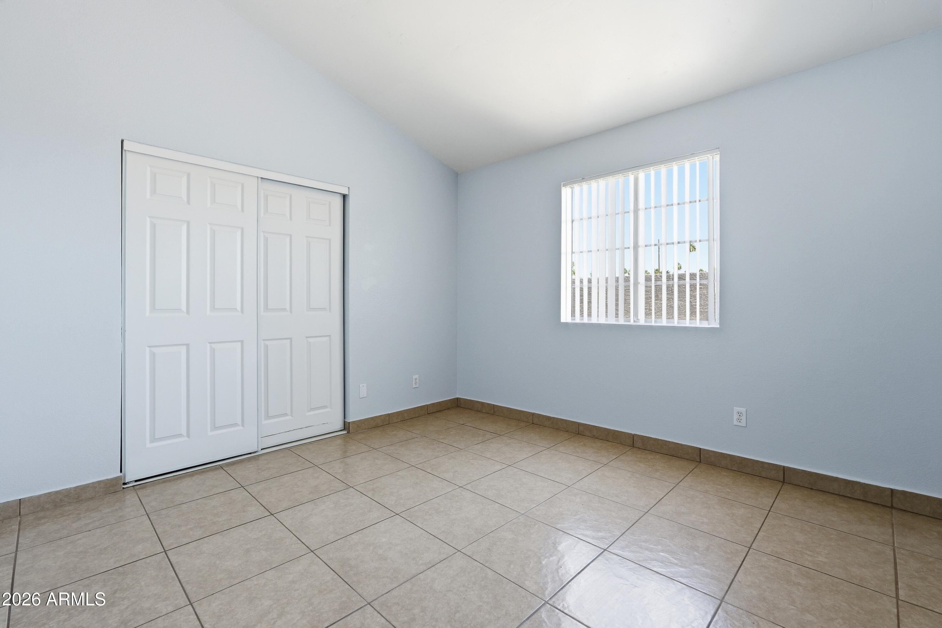 SHADOW OAK - Residential