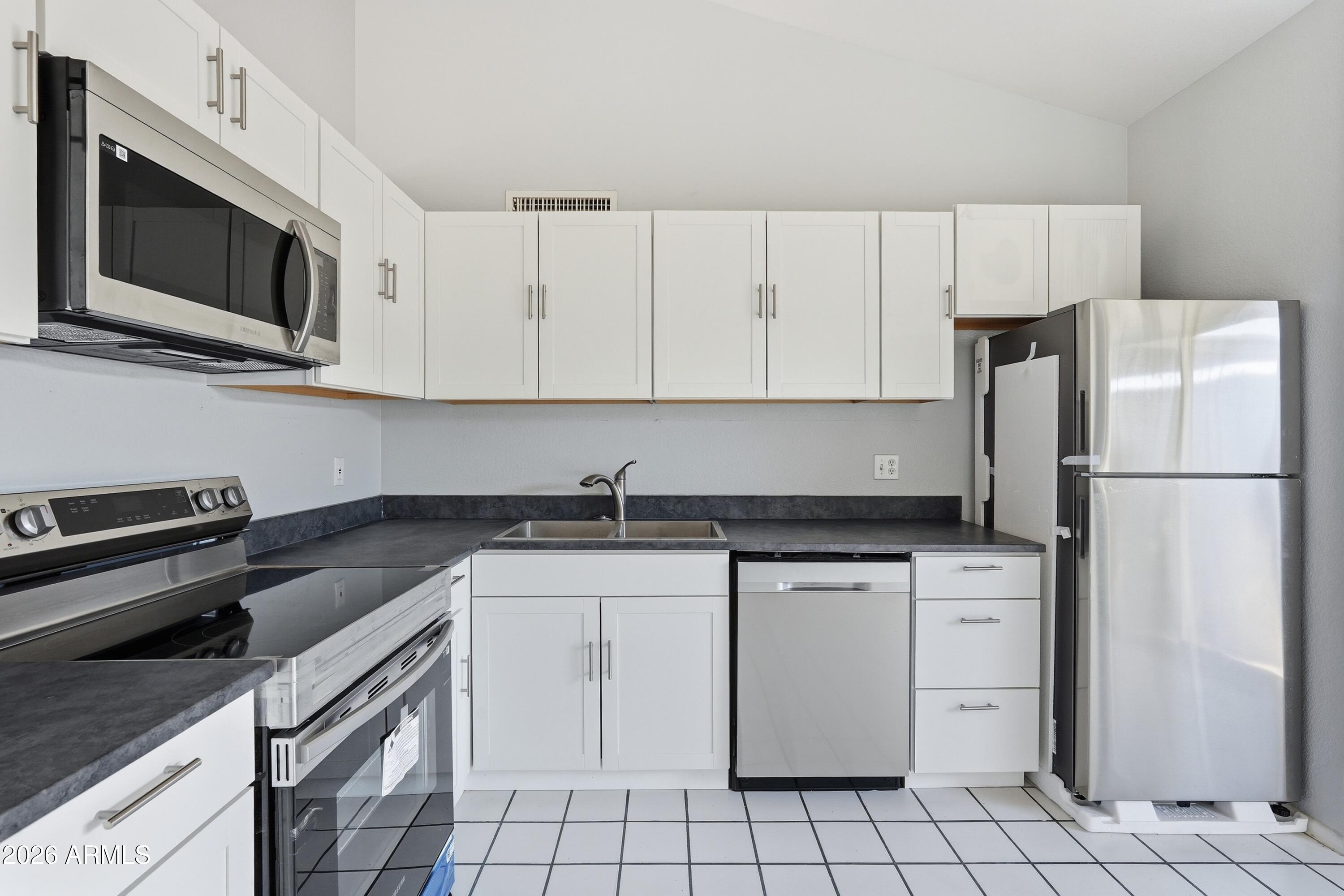 SHADOW OAK - Residential