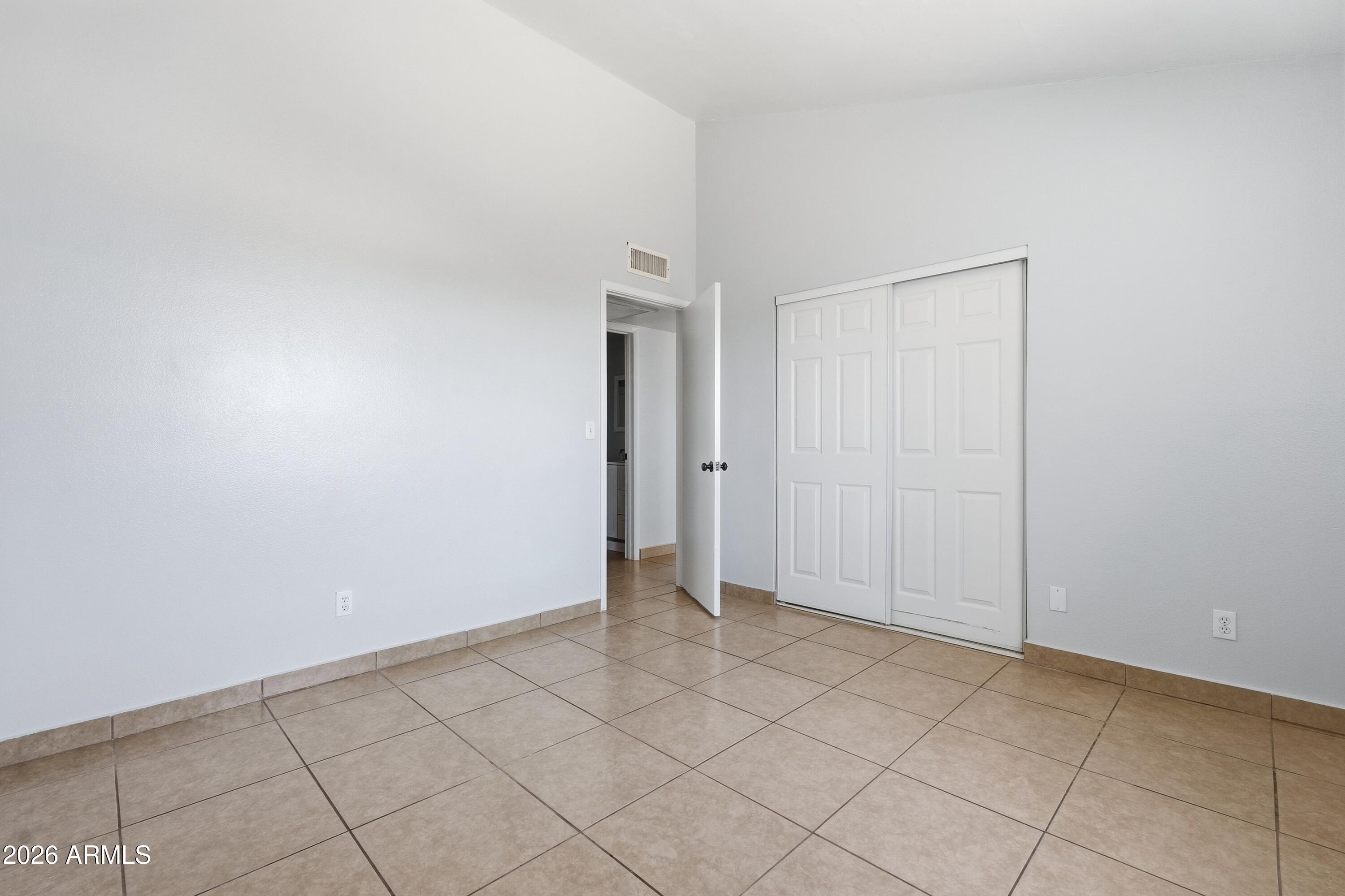 SHADOW OAK - Residential
