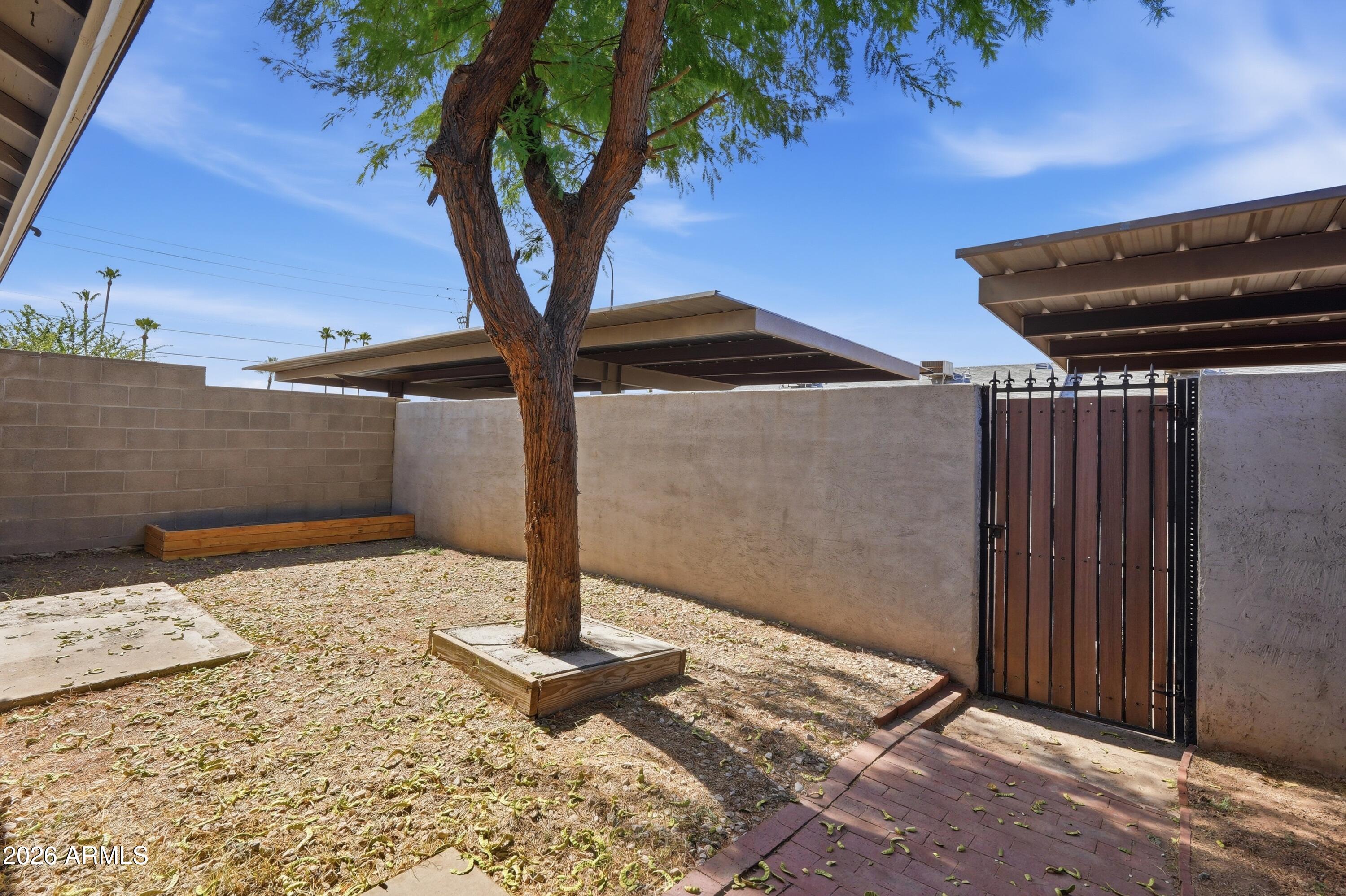 SHADOW OAK - Residential