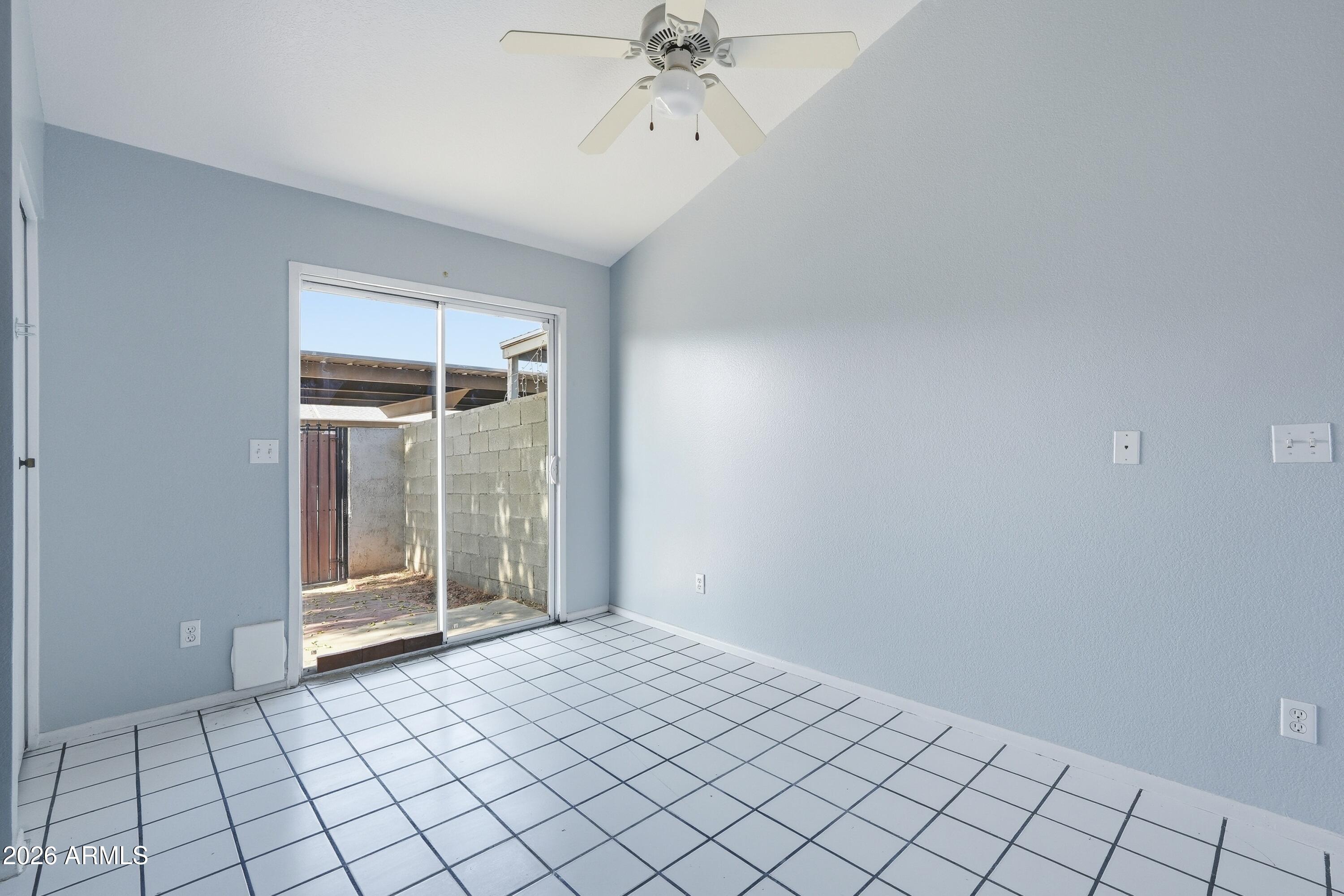 SHADOW OAK - Residential