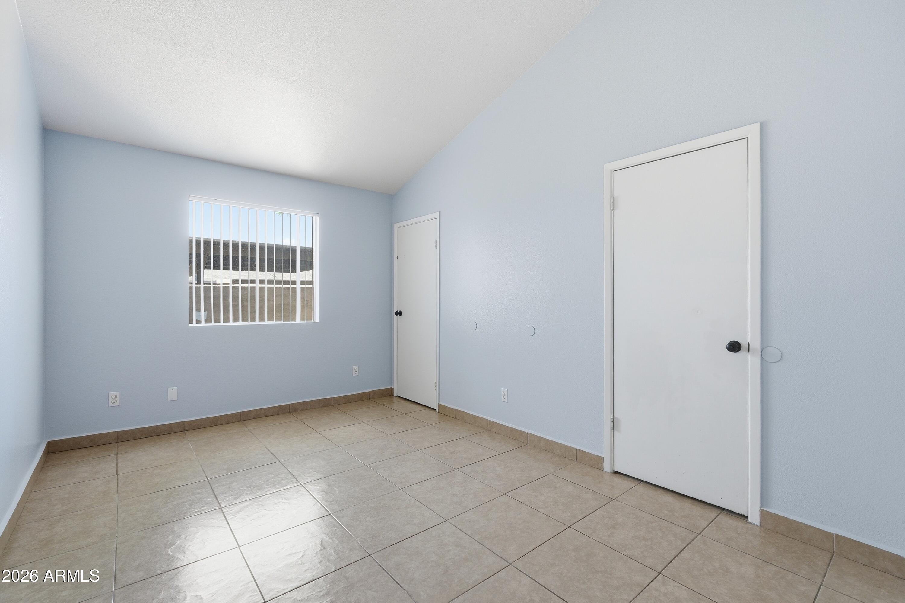 SHADOW OAK - Residential