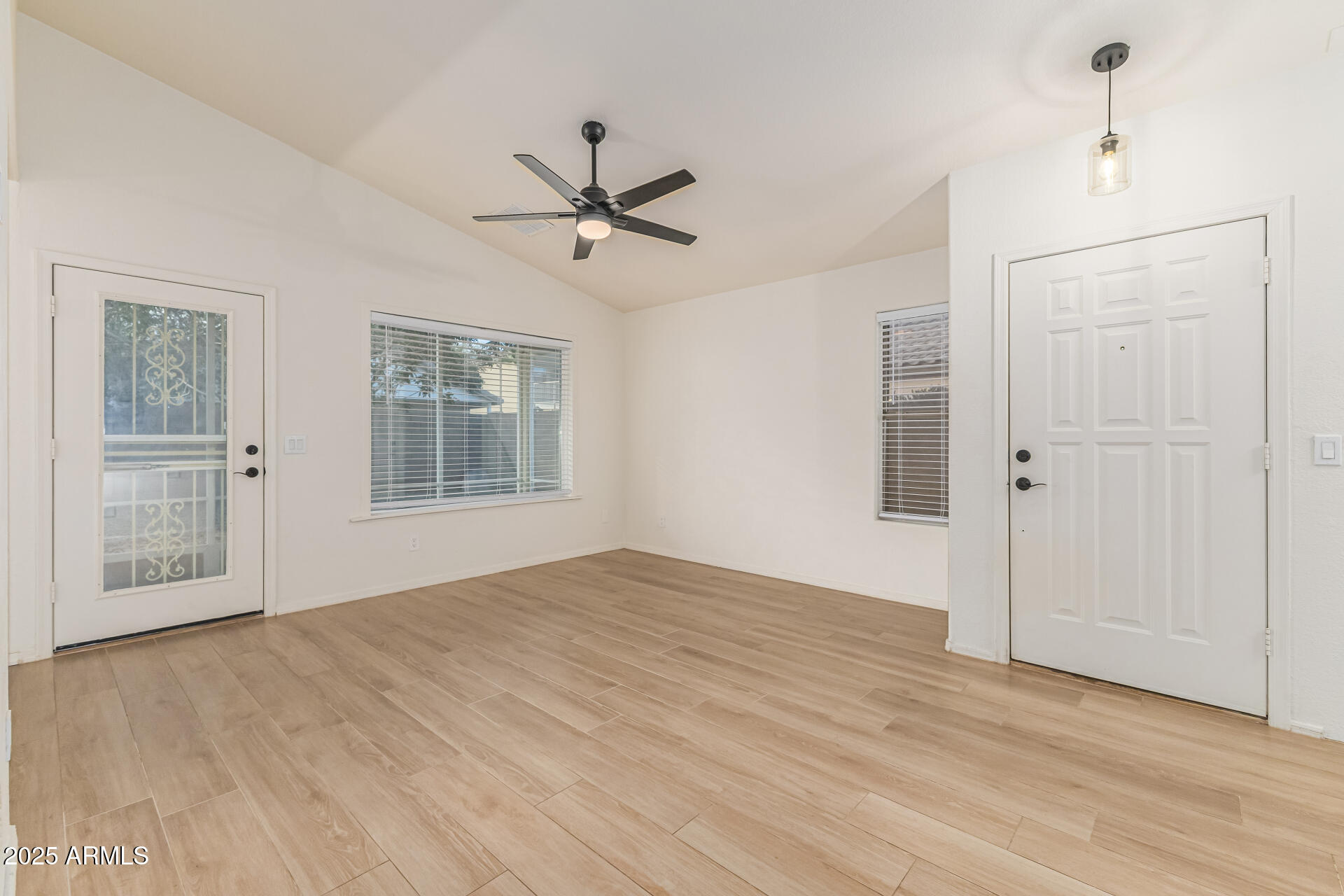 1765 E IVANHOE Street