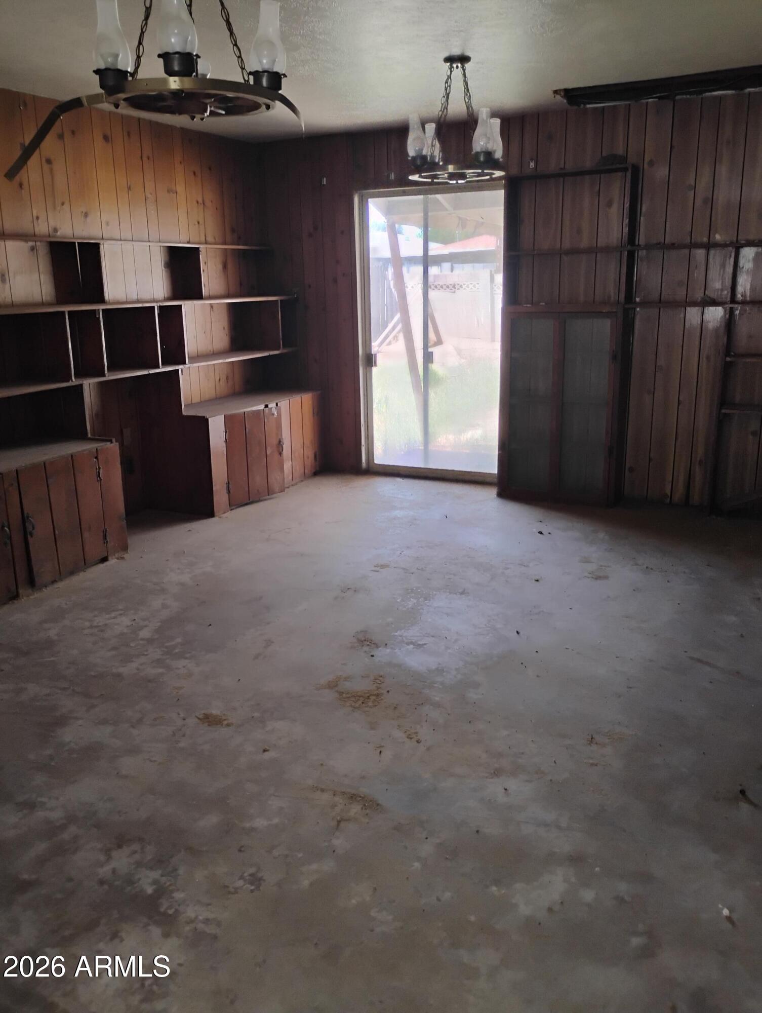 3302 W TURNEY Avenue