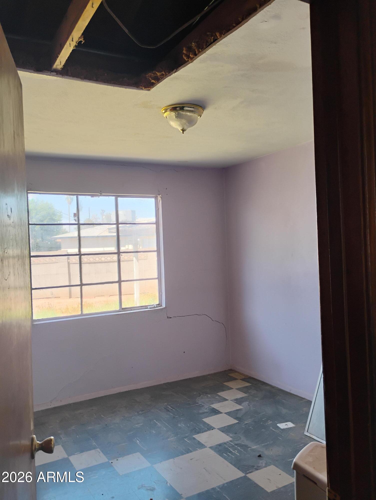 3302 W TURNEY Avenue