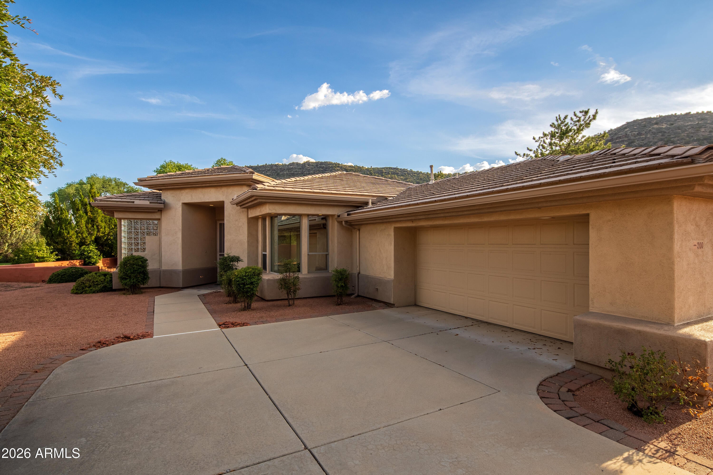 200 WHITE TAIL Drive