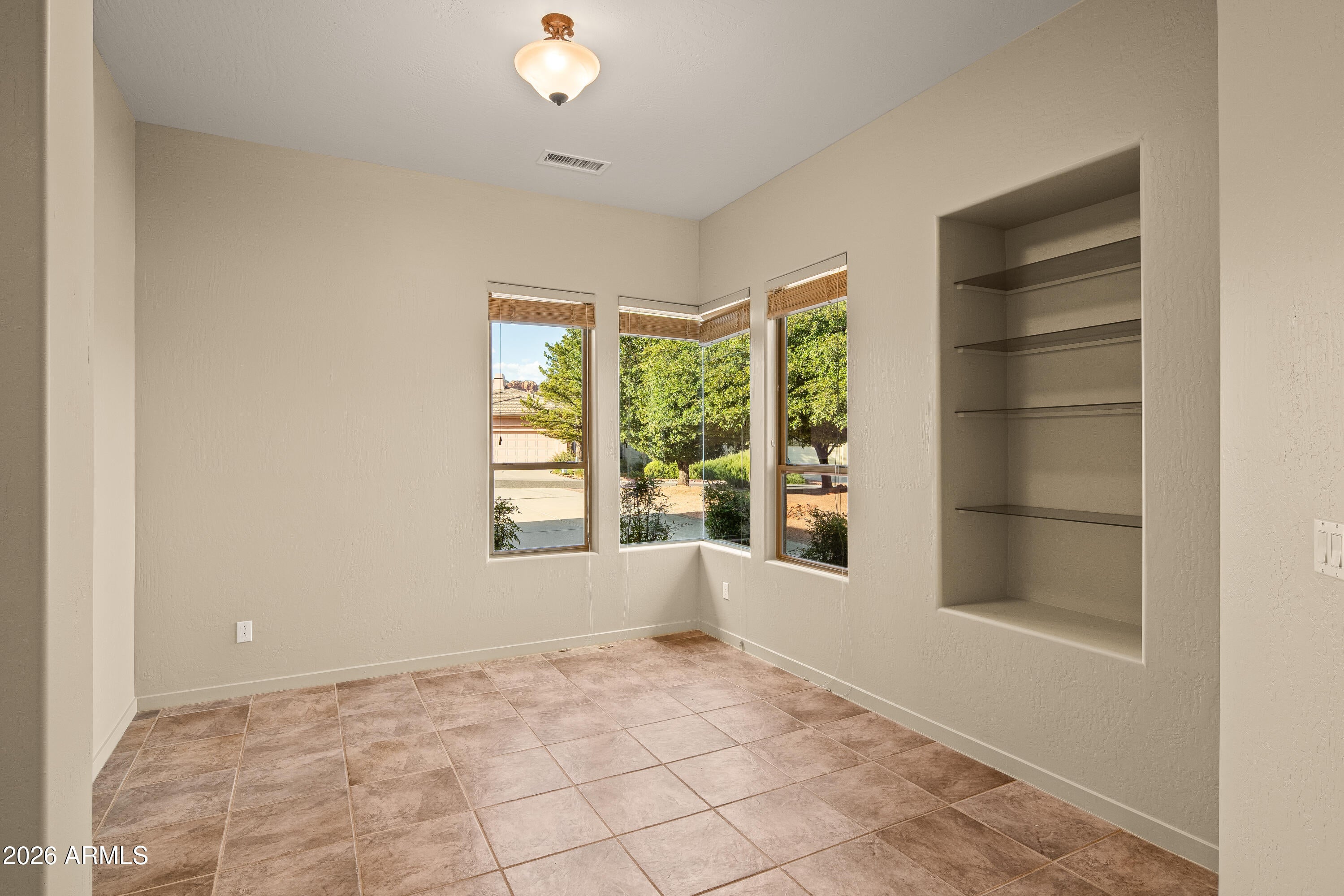 200 WHITE TAIL Drive