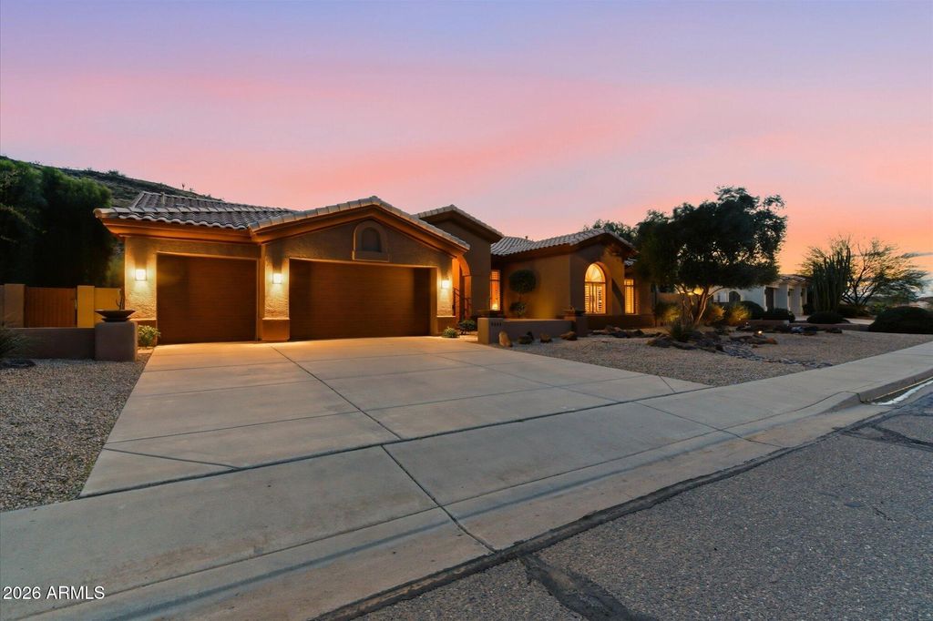 Photo of 5565 W Pinnacle Hill Drive W, Glendale, AZ 85310 (MLS # 6988634)