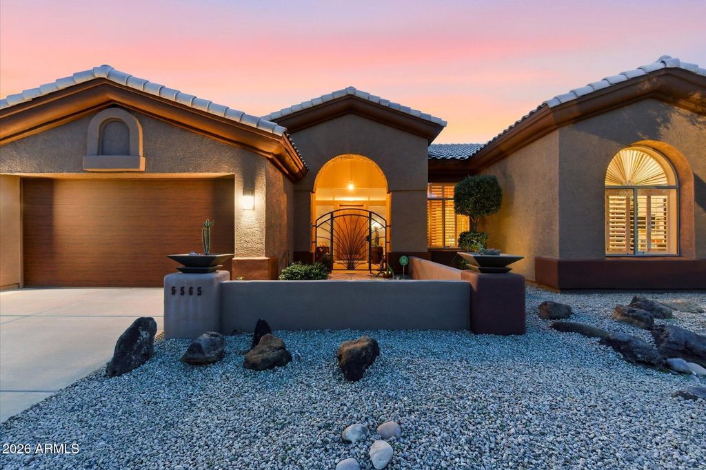 Photo of 5565 W Pinnacle Hill Drive W, Glendale, AZ 85310 (MLS # 6988634)