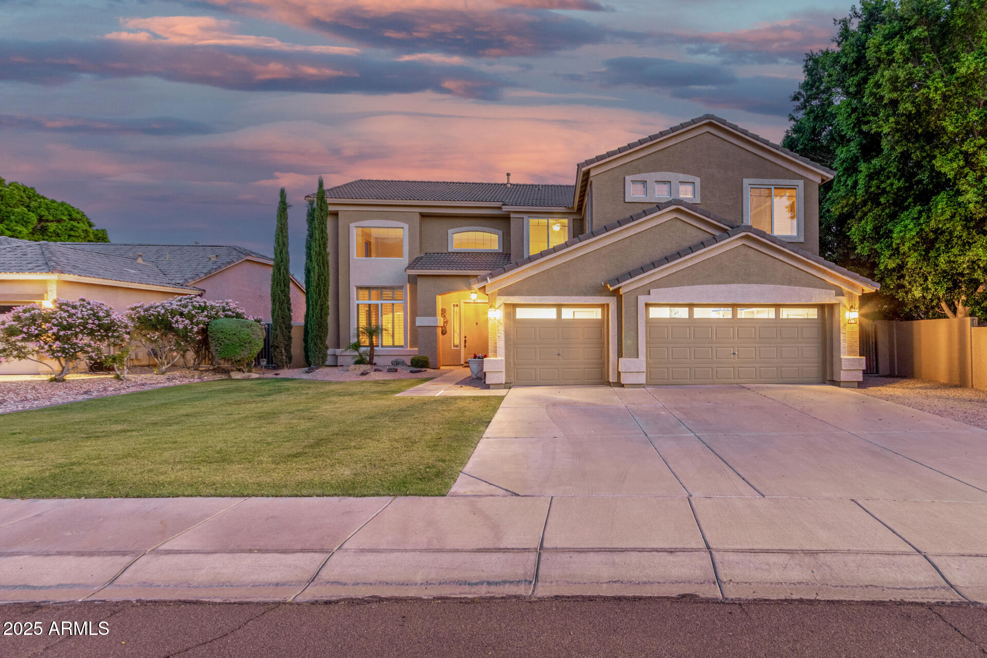 6961 W HONEYSUCKLE Drive