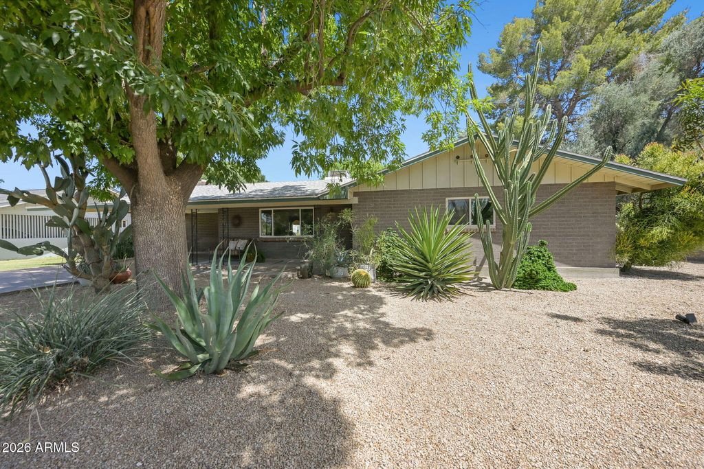 Photo of 2207 S Sierra Vista Drive, Tempe, AZ 85282 (MLS # 7018411)