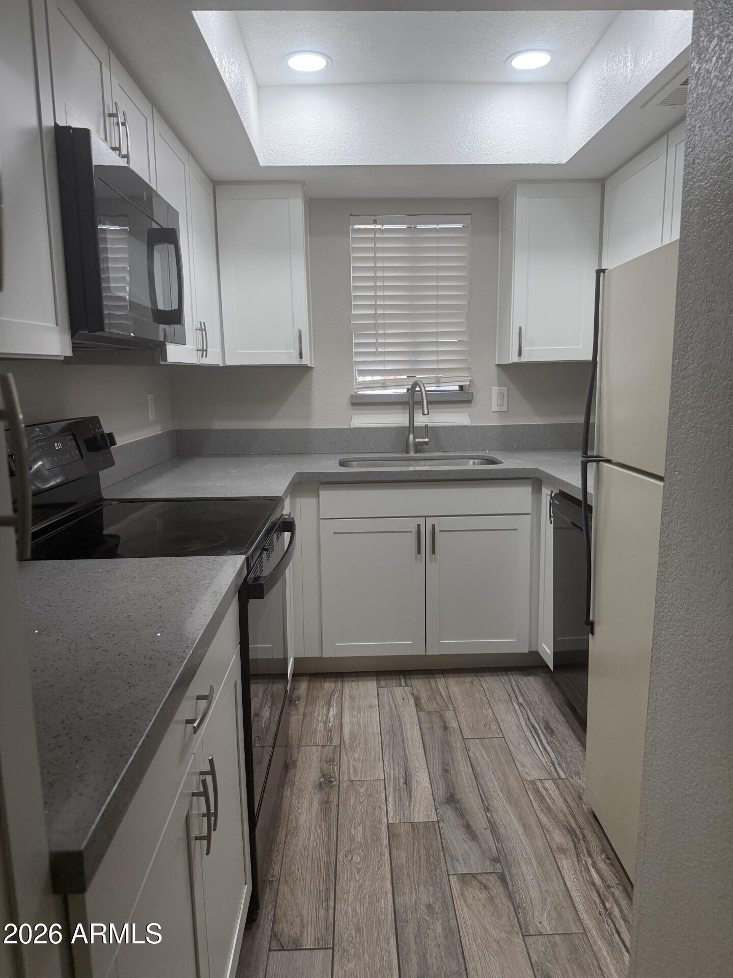 1215 E Lemon Street Apt 105