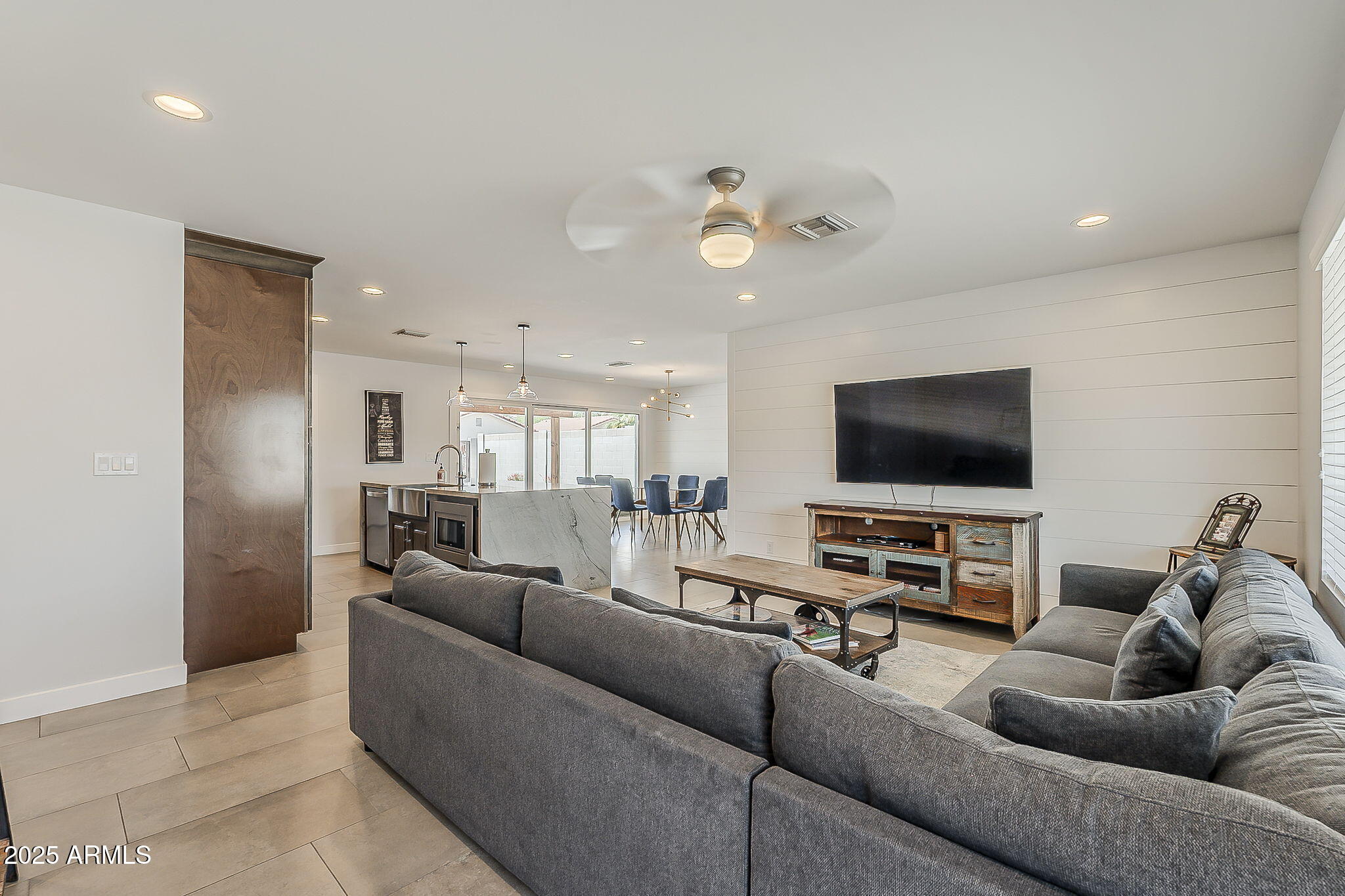 1003 E MARIGOLD Lane