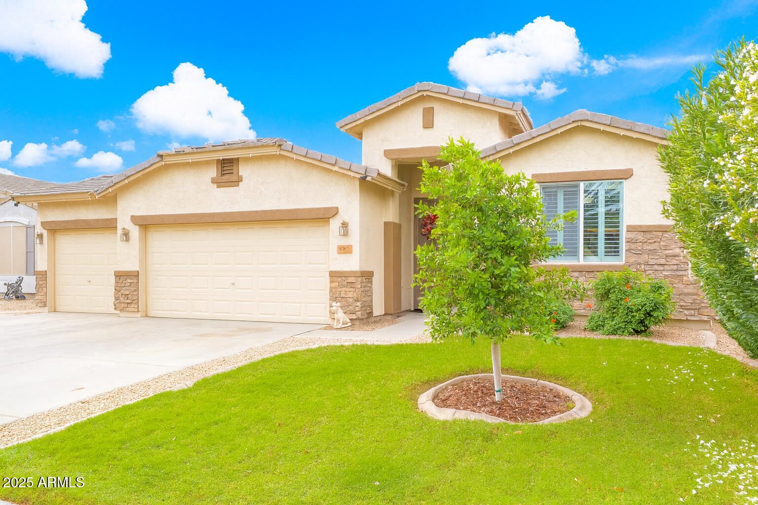 887 W HEREFORD Drive