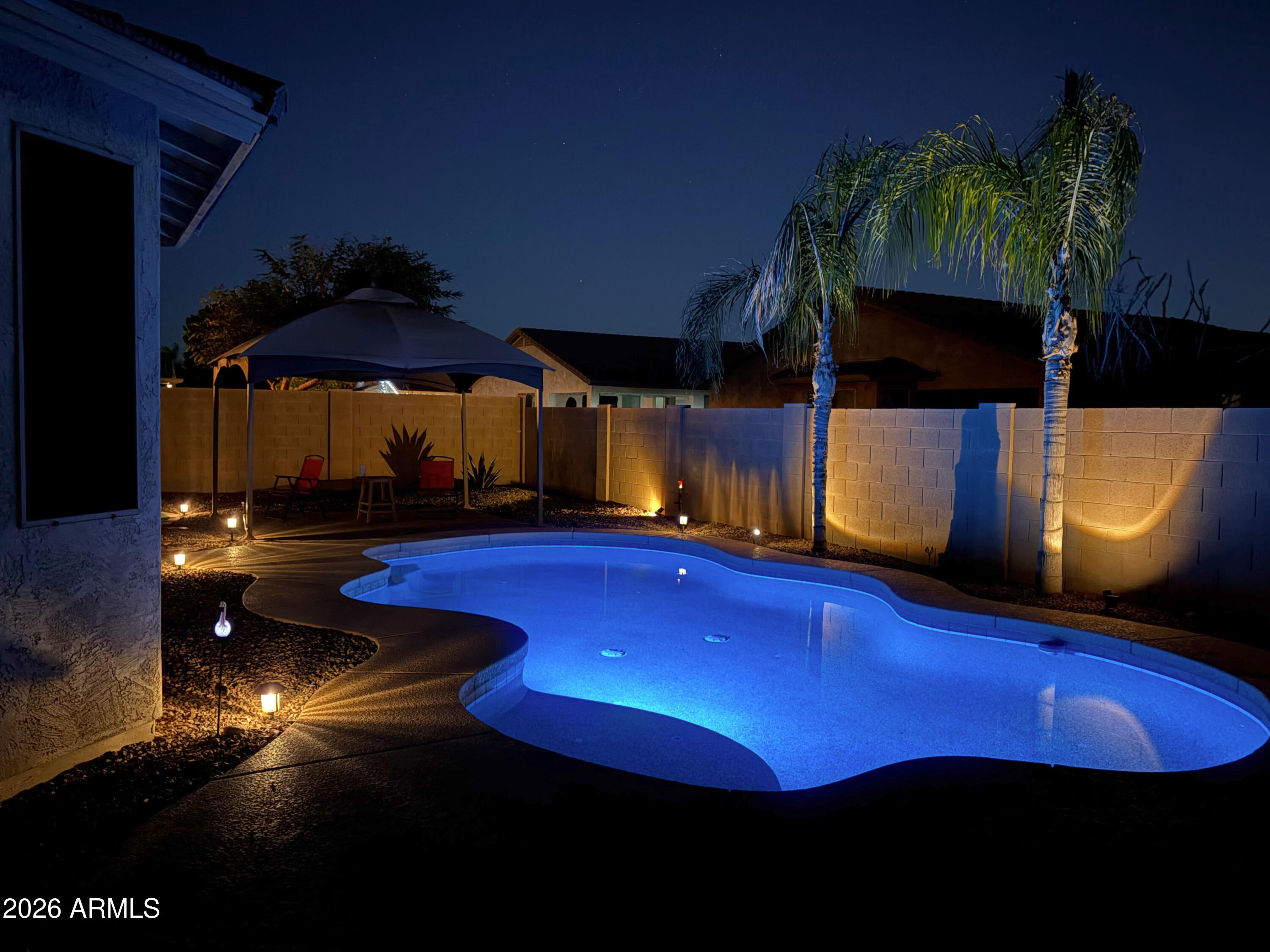 887 W HEREFORD Drive