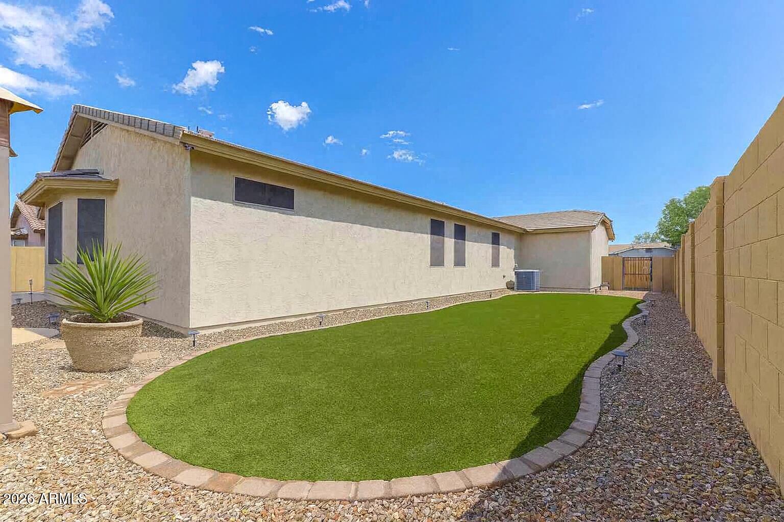 887 W HEREFORD Drive