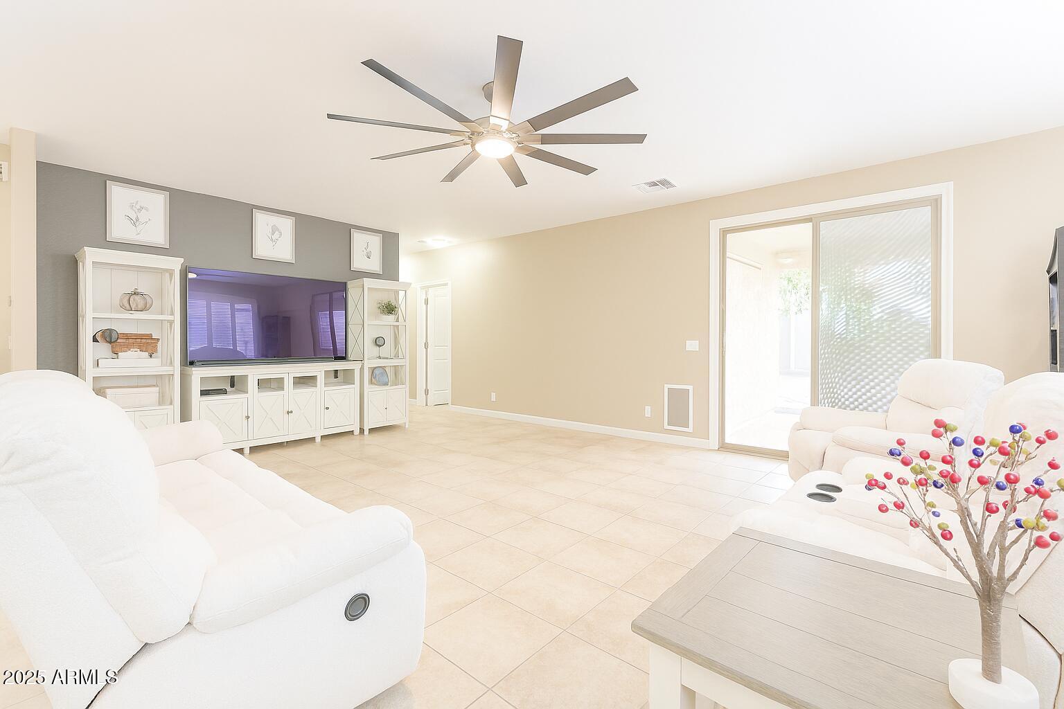 887 W HEREFORD Drive