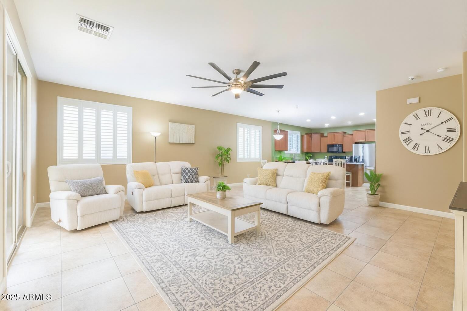 887 W HEREFORD Drive