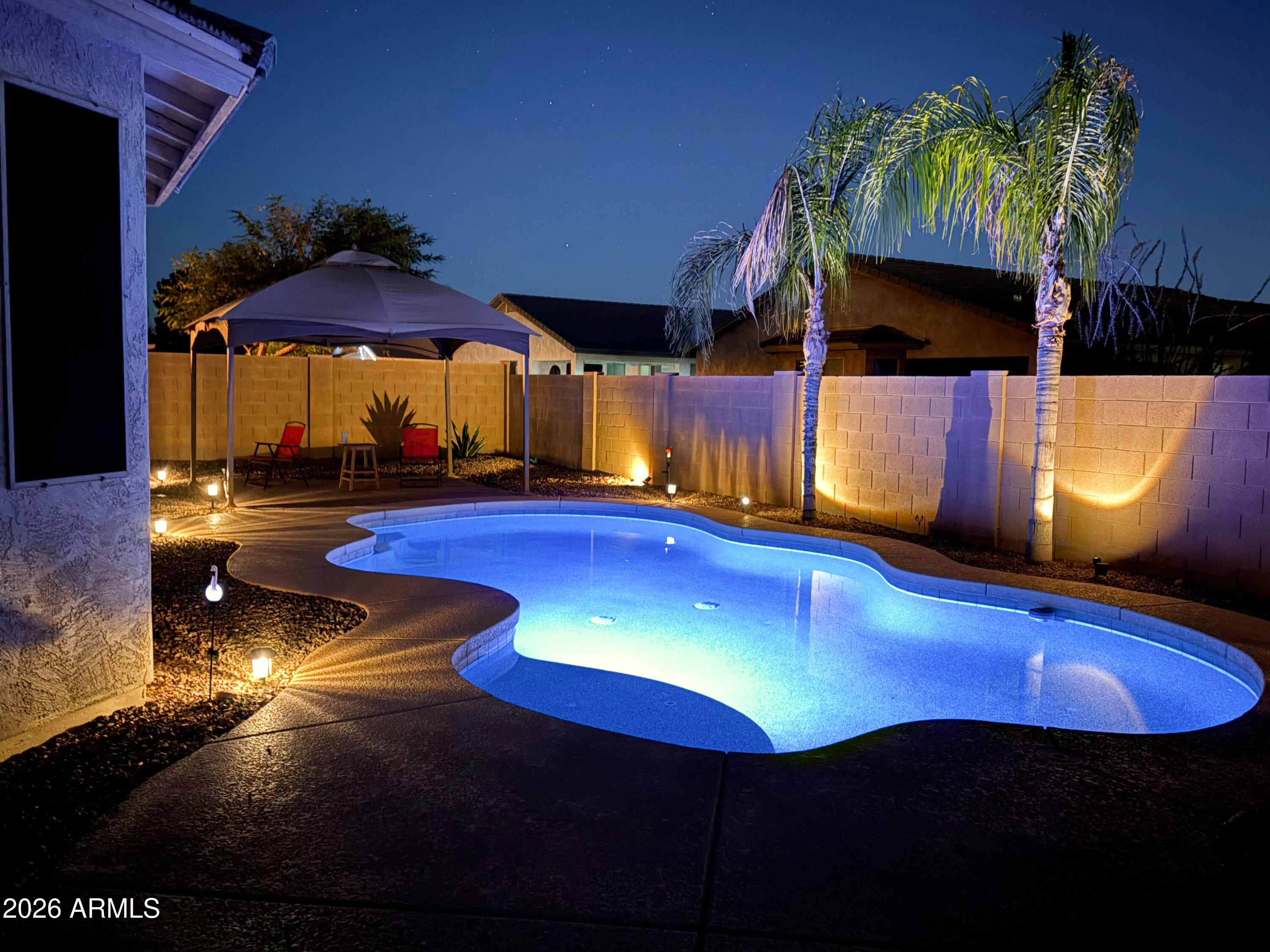 887 W HEREFORD Drive