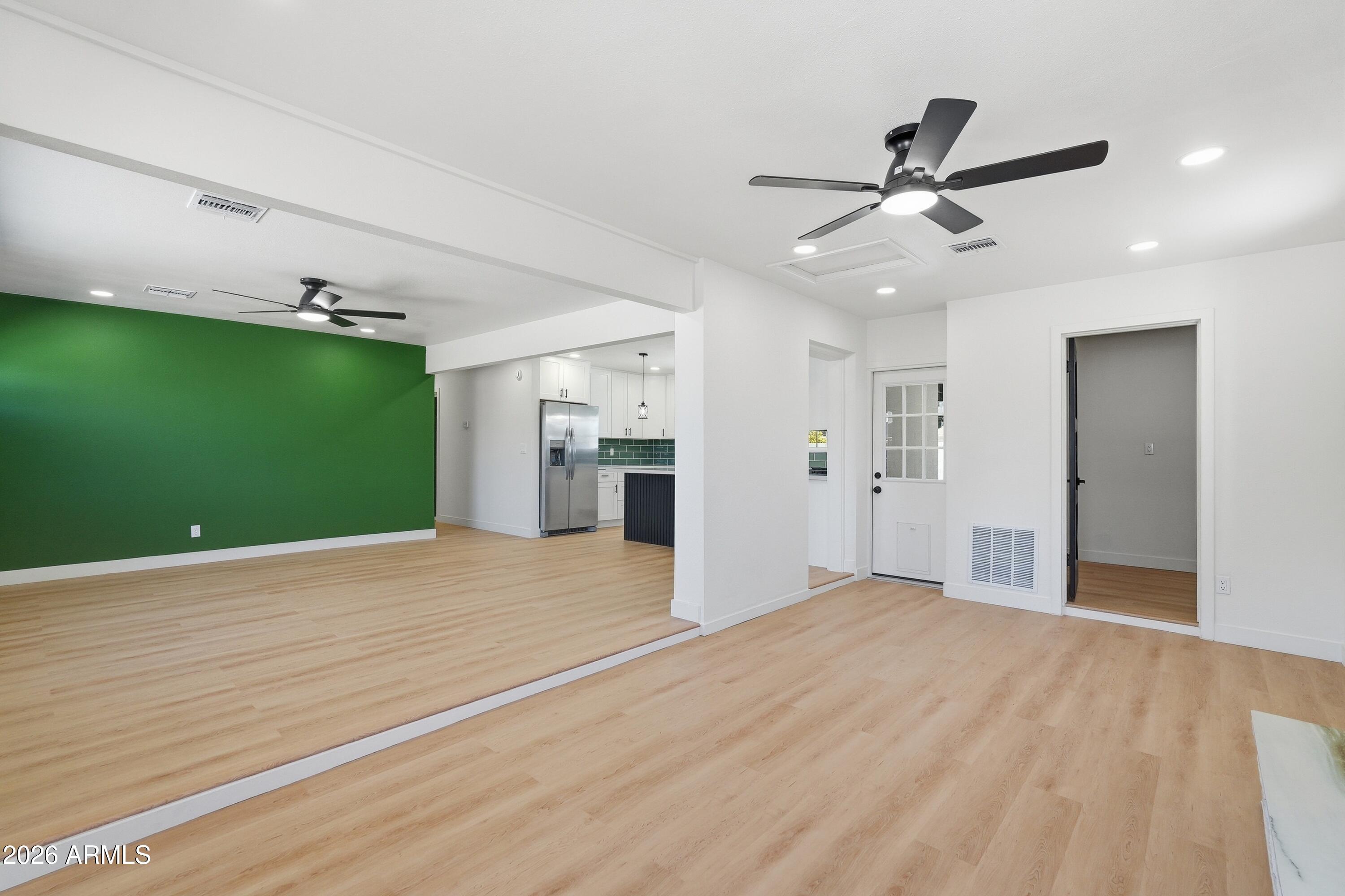 3327 W WETHERSFIELD Road