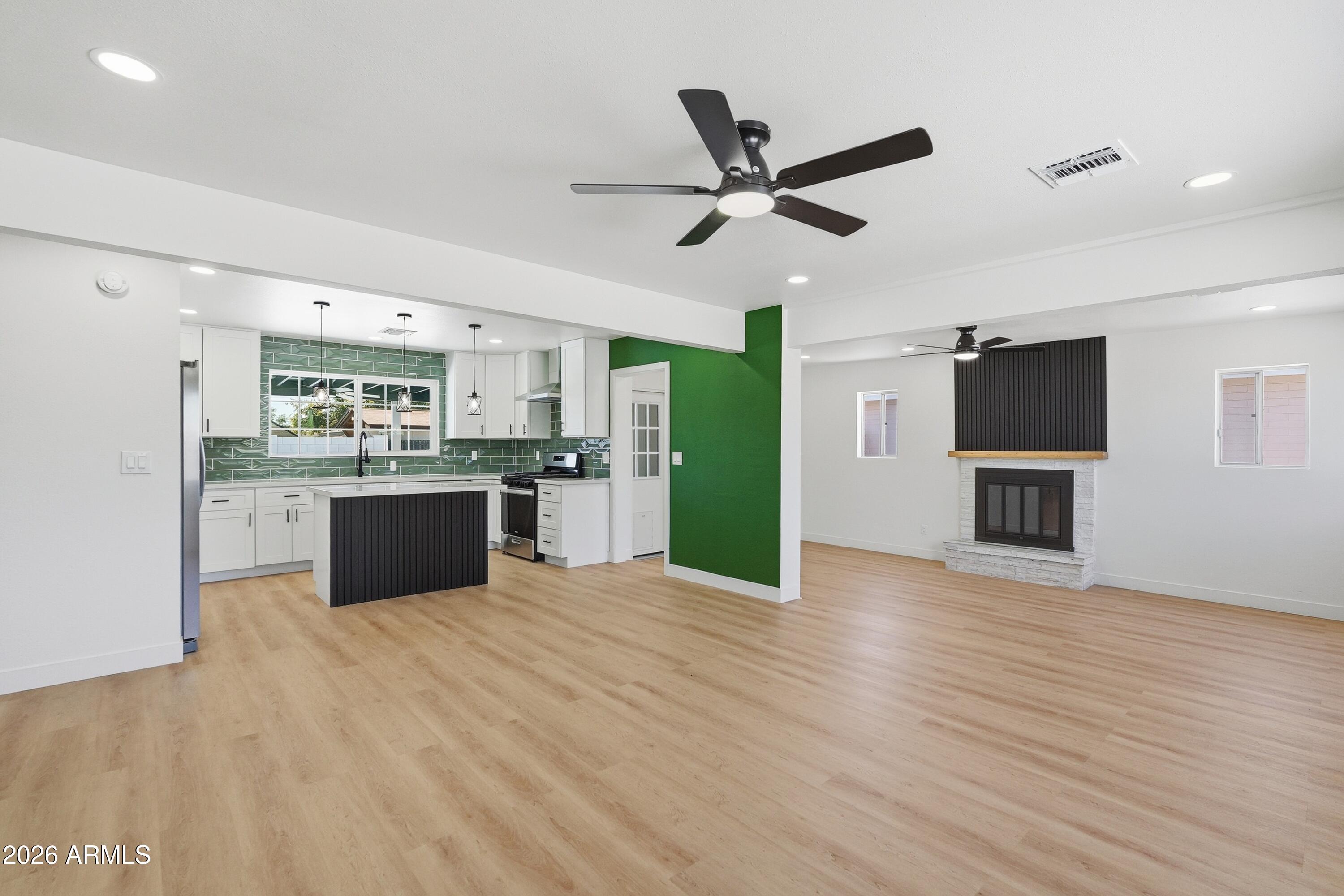 3327 W WETHERSFIELD Road