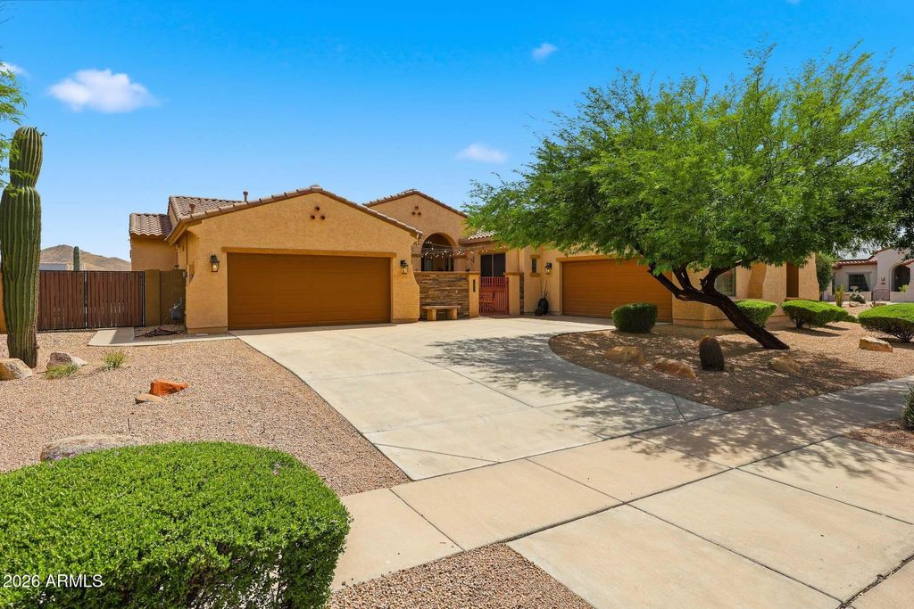 Photo of 1531 W Parnell Drive, Phoenix, AZ 85085 (MLS # 7030449)