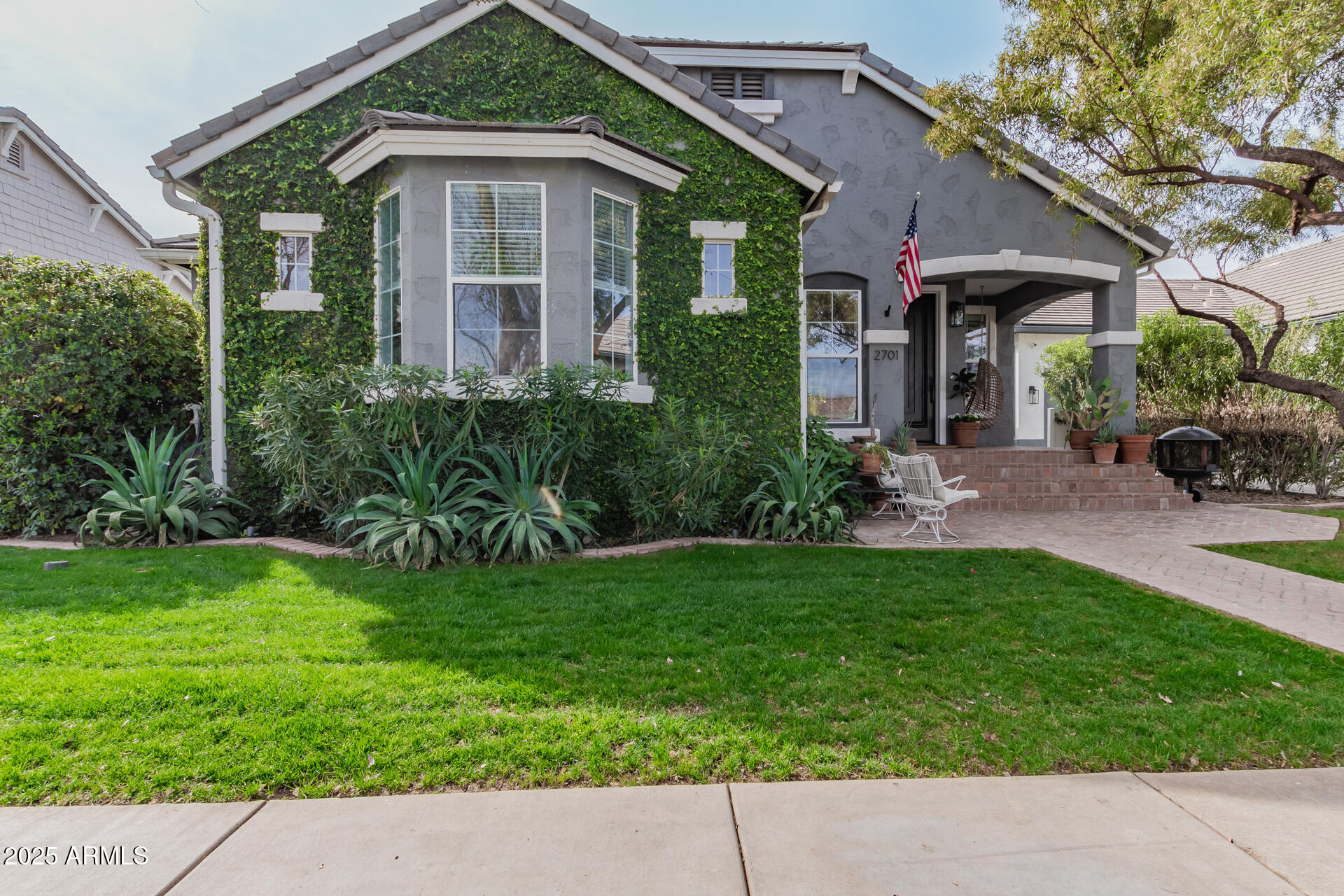 2701 E HOBART Street