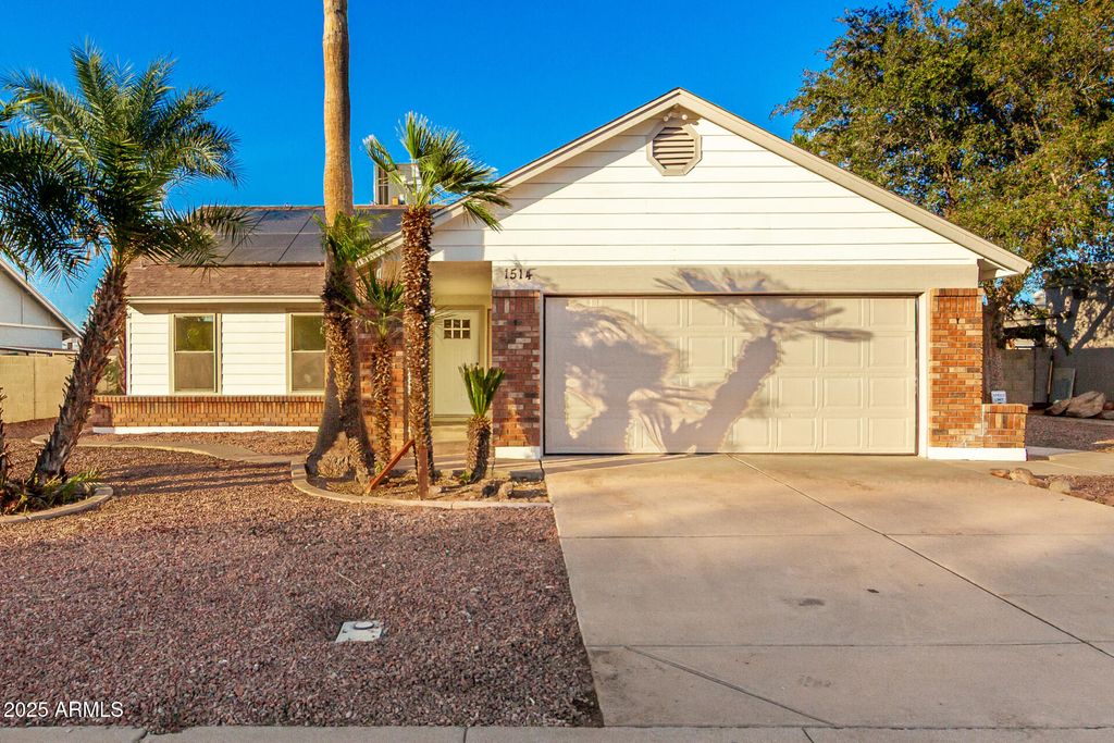 Photo of 1514 W Loughlin Drive, Chandler, AZ 85224 (MLS # 6952633)