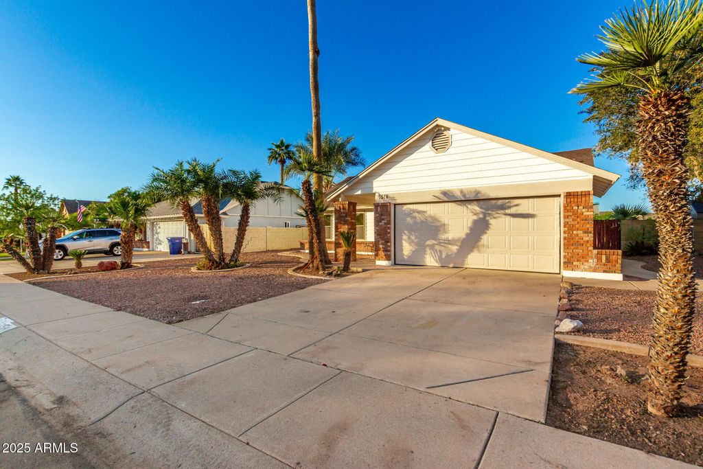 Photo of 1514 W Loughlin Drive, Chandler, AZ 85224 (MLS # 6952633)