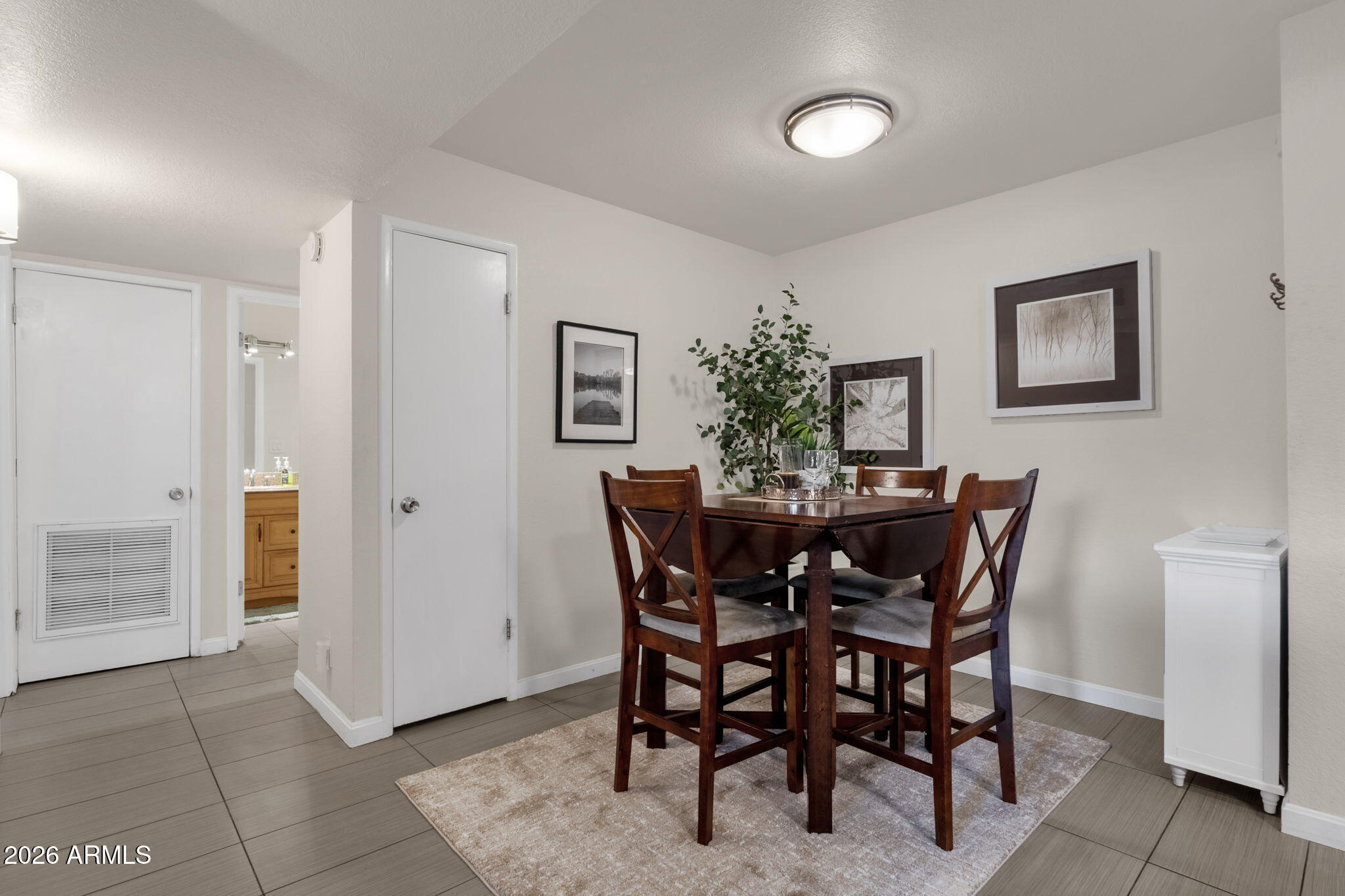 540 N MAY Street 1073