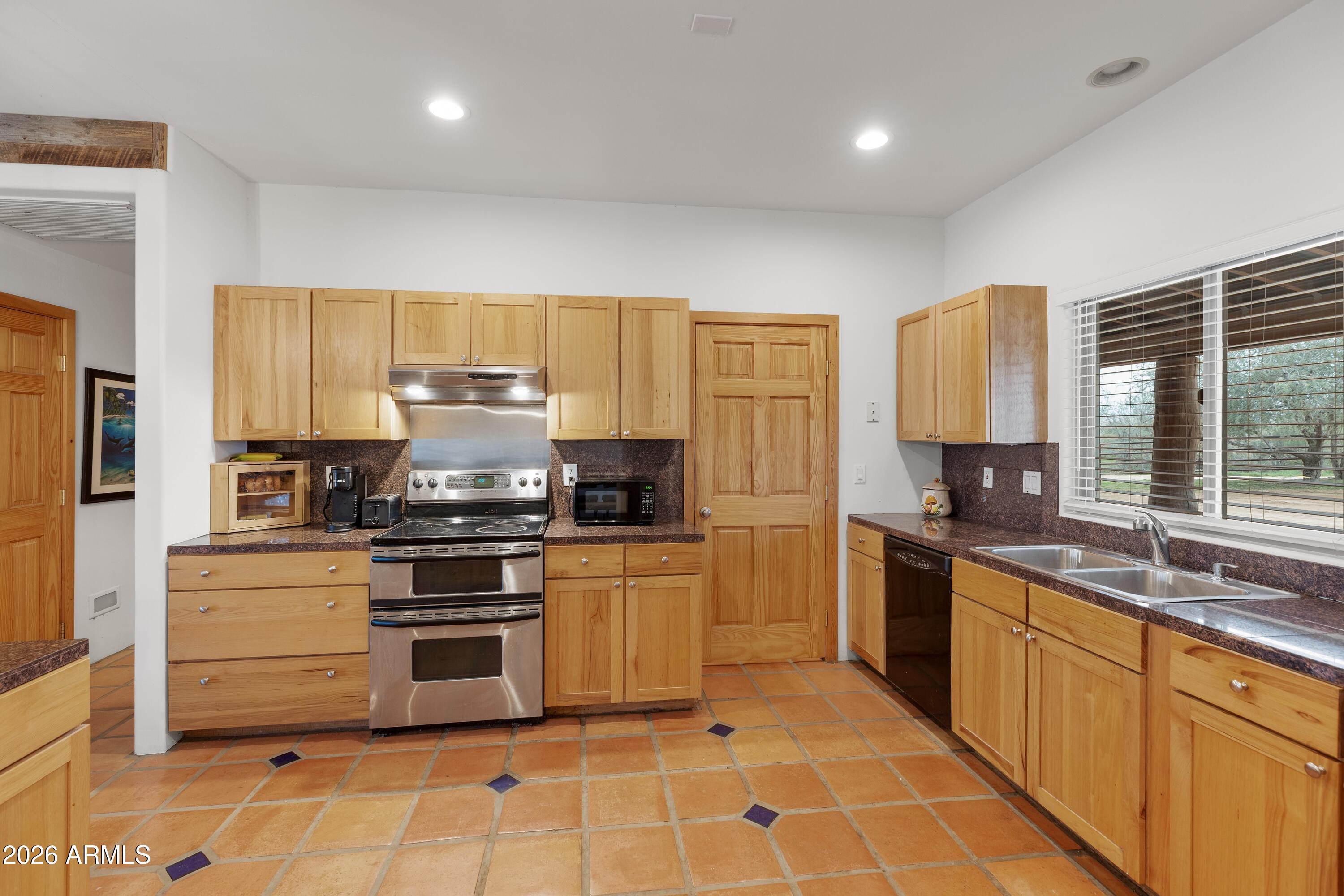 16030 E Dixileta Drive