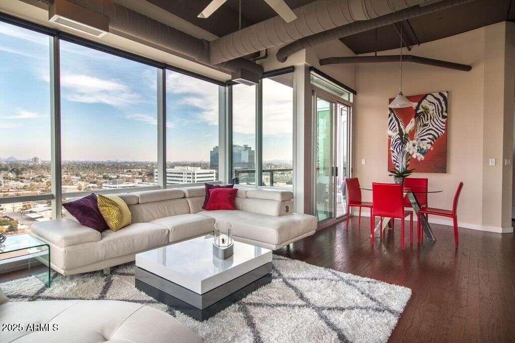 1 E LEXINGTON Avenue 1004