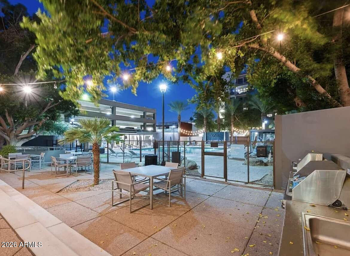 1 E LEXINGTON Avenue 1004