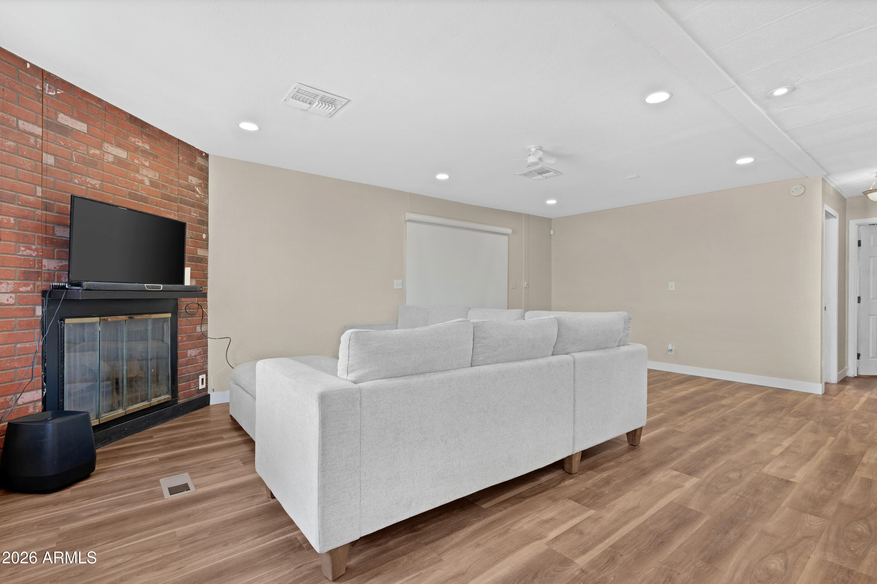 2423 W YUMA Street