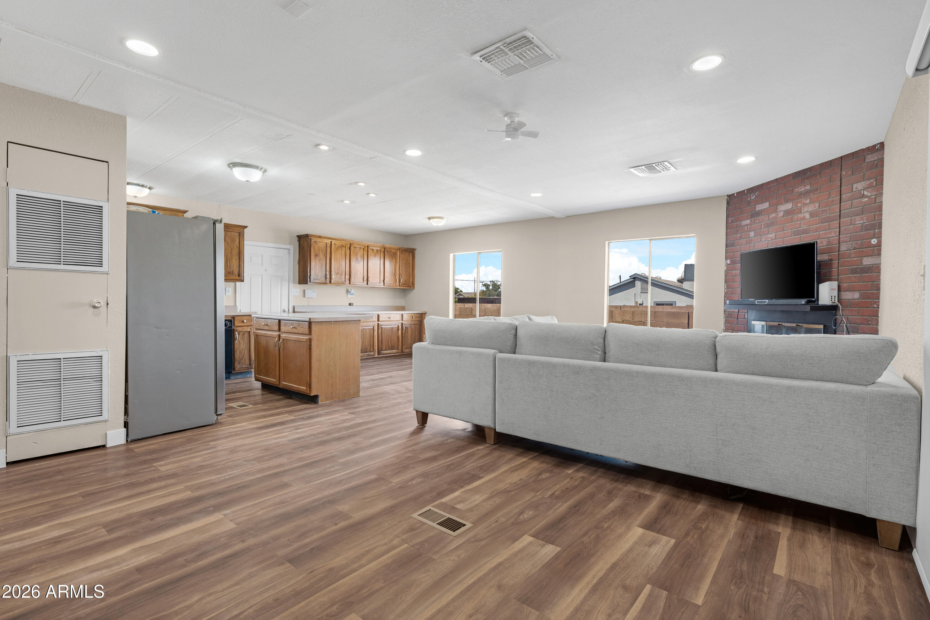 2423 W YUMA Street