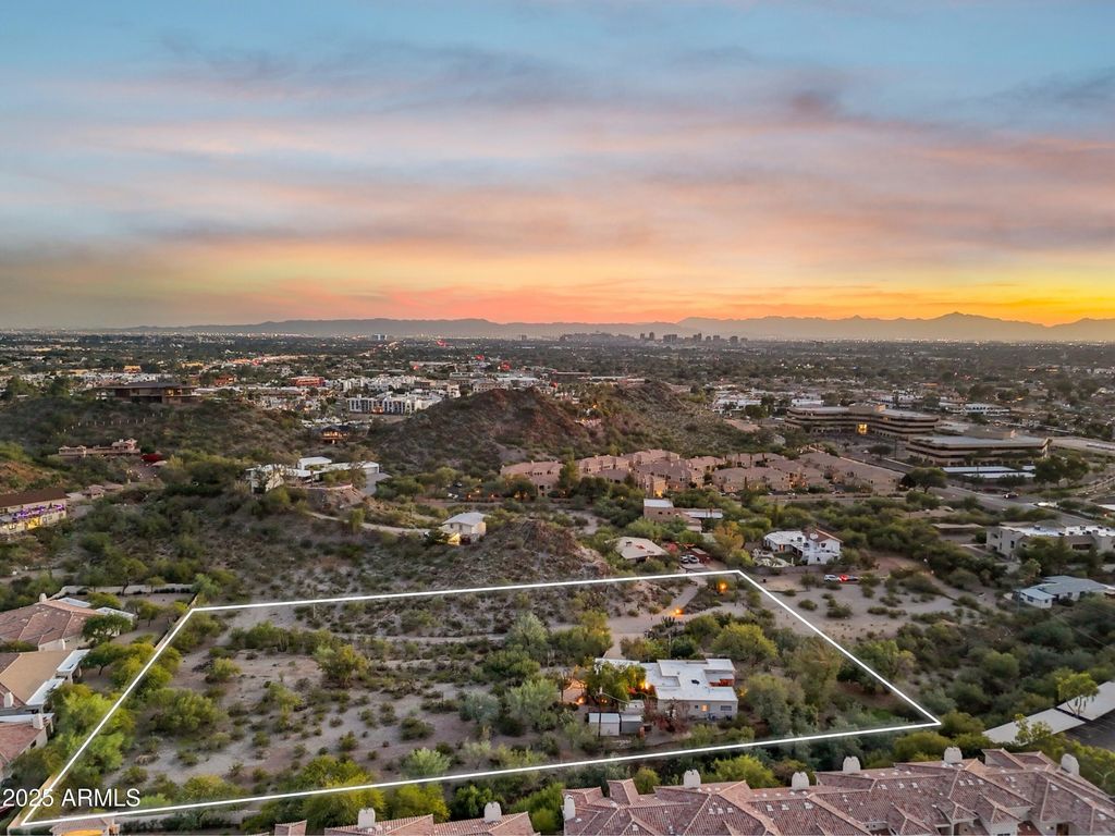 Photo of 1720 E Pleasant Drive #-, Phoenix, AZ 85020 (MLS # 6953804)