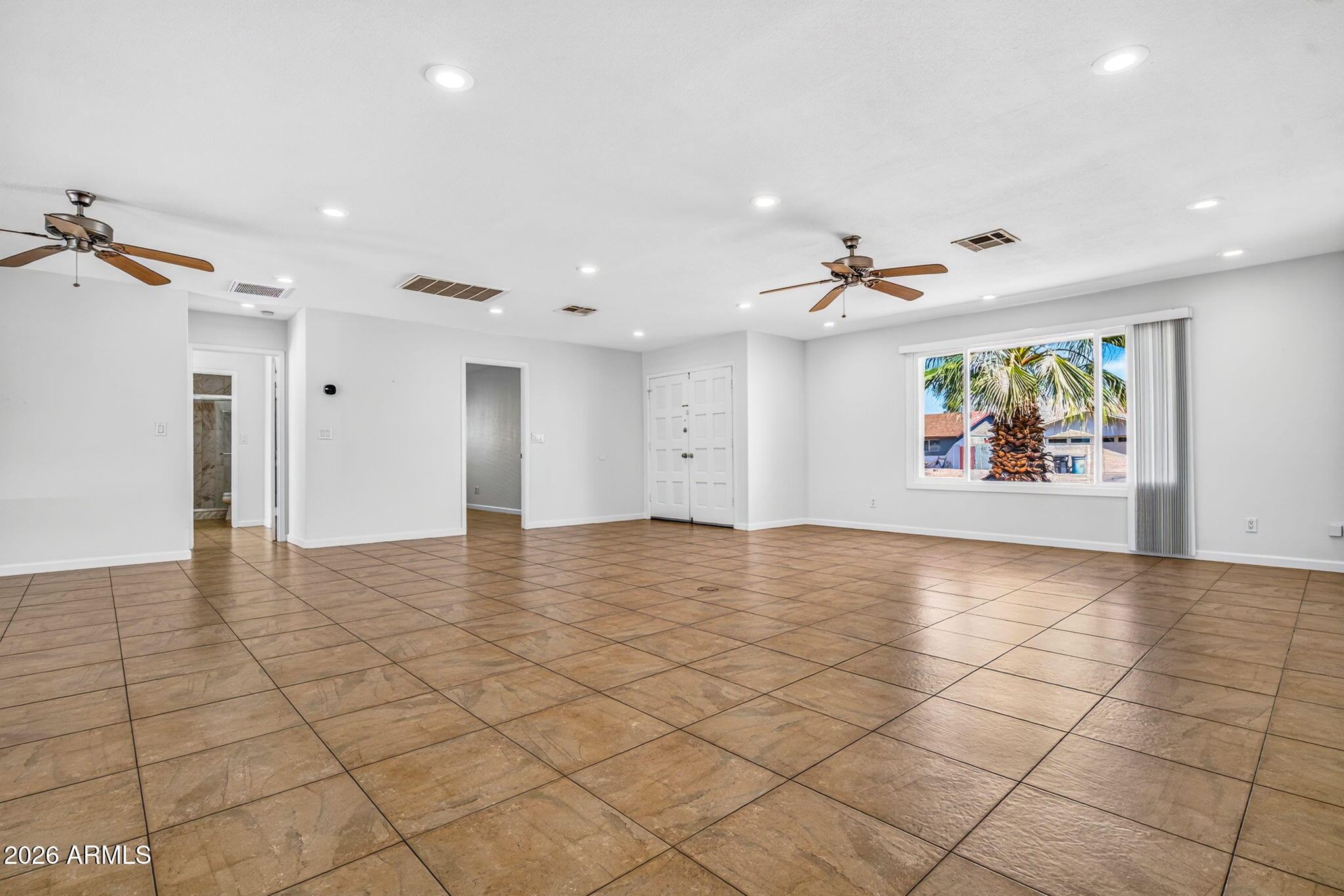 619 E DIAMOND Drive