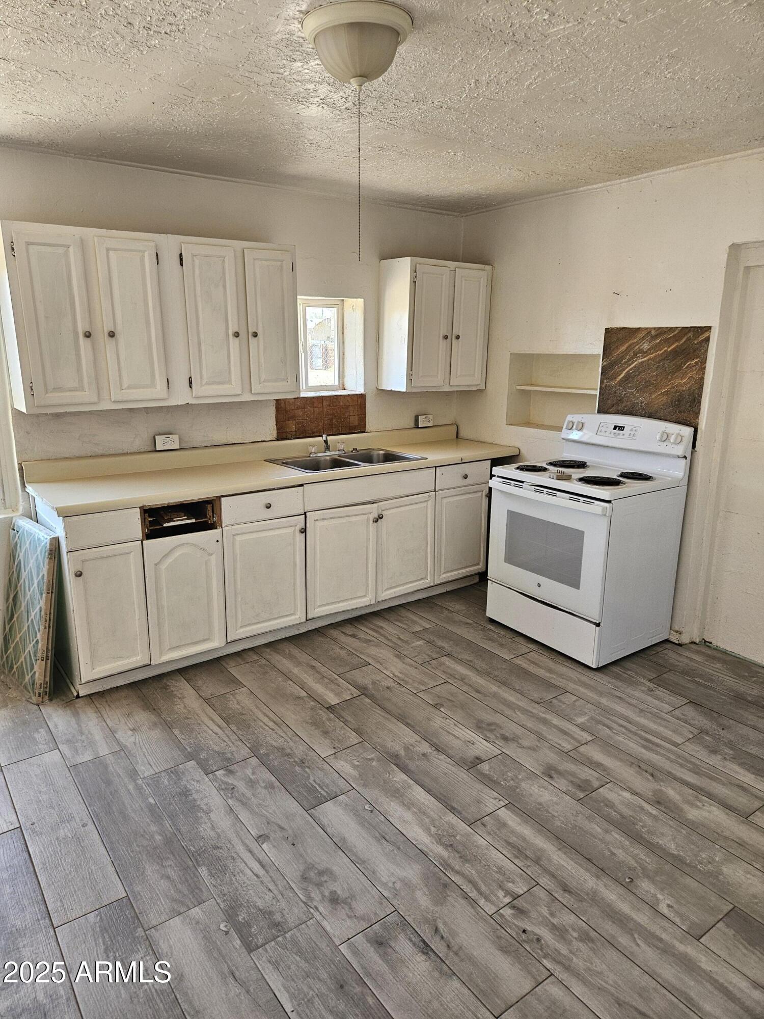 216 N MYERS Boulevard