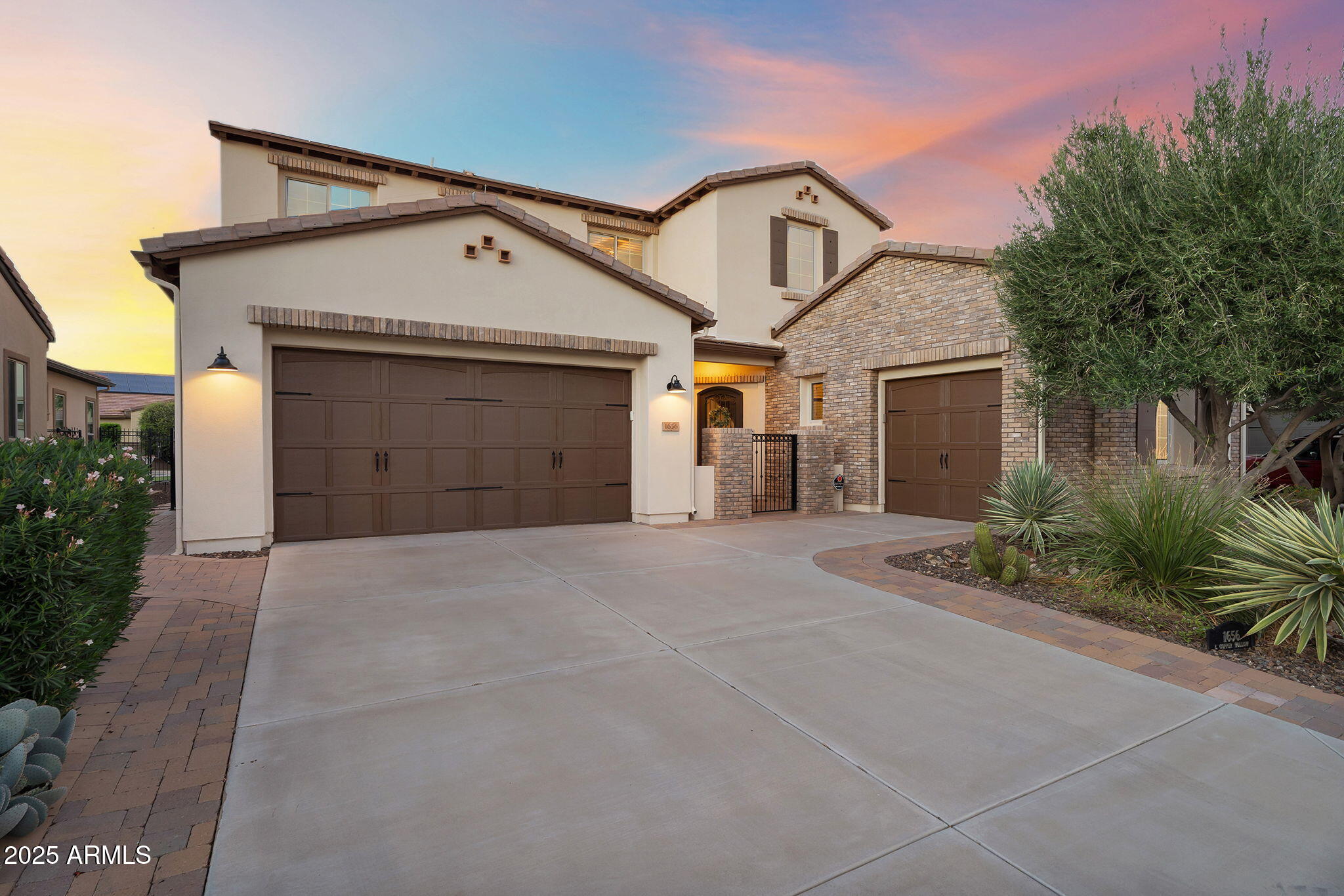 1656 E COPPER Hollow