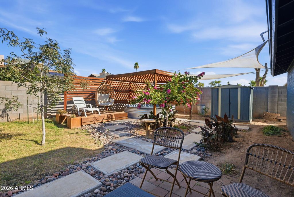 Photo of 2106 W Devonshire Street, Mesa, AZ 85201 (MLS # 6973473)