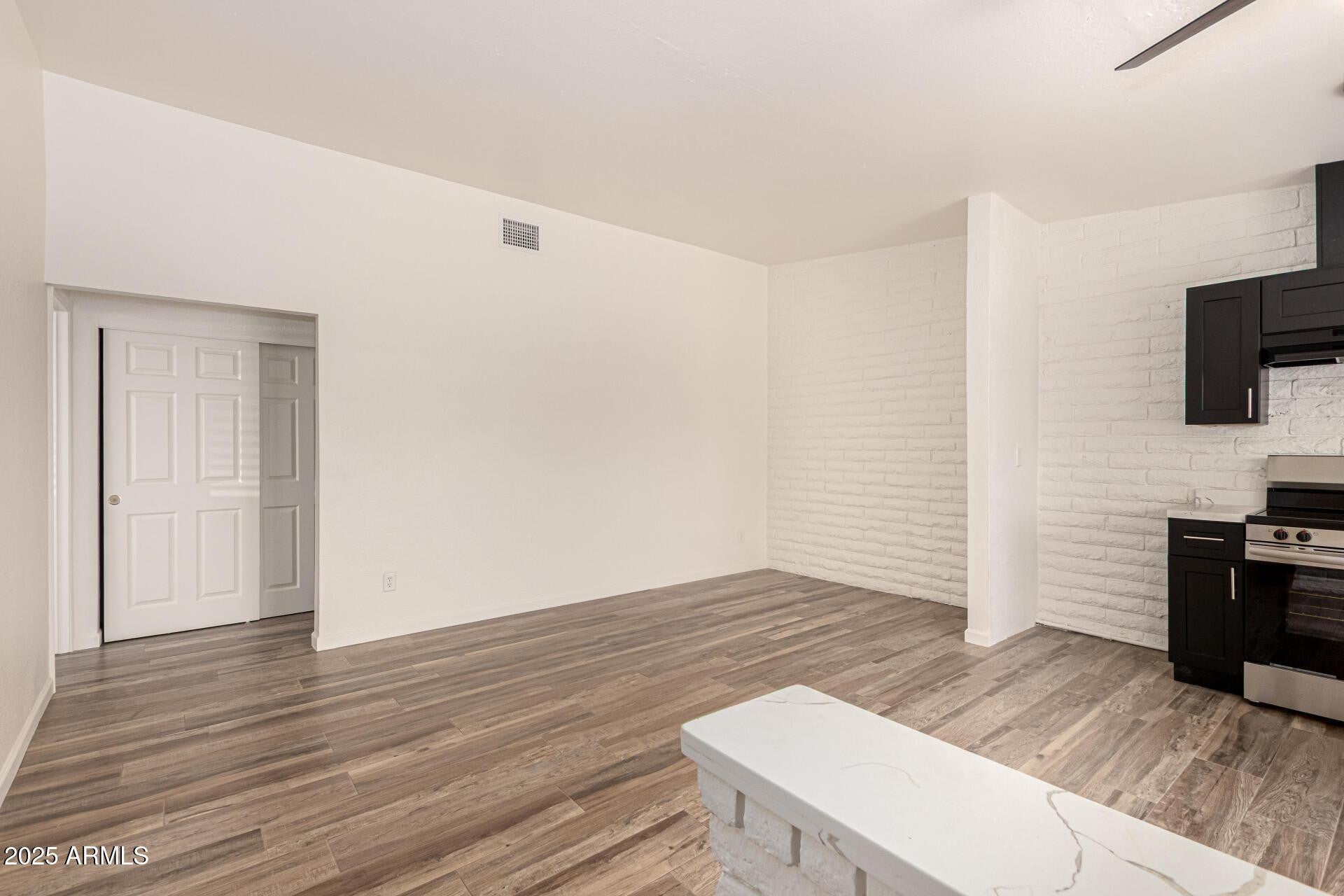 5926 W ROSE Lane Apt A