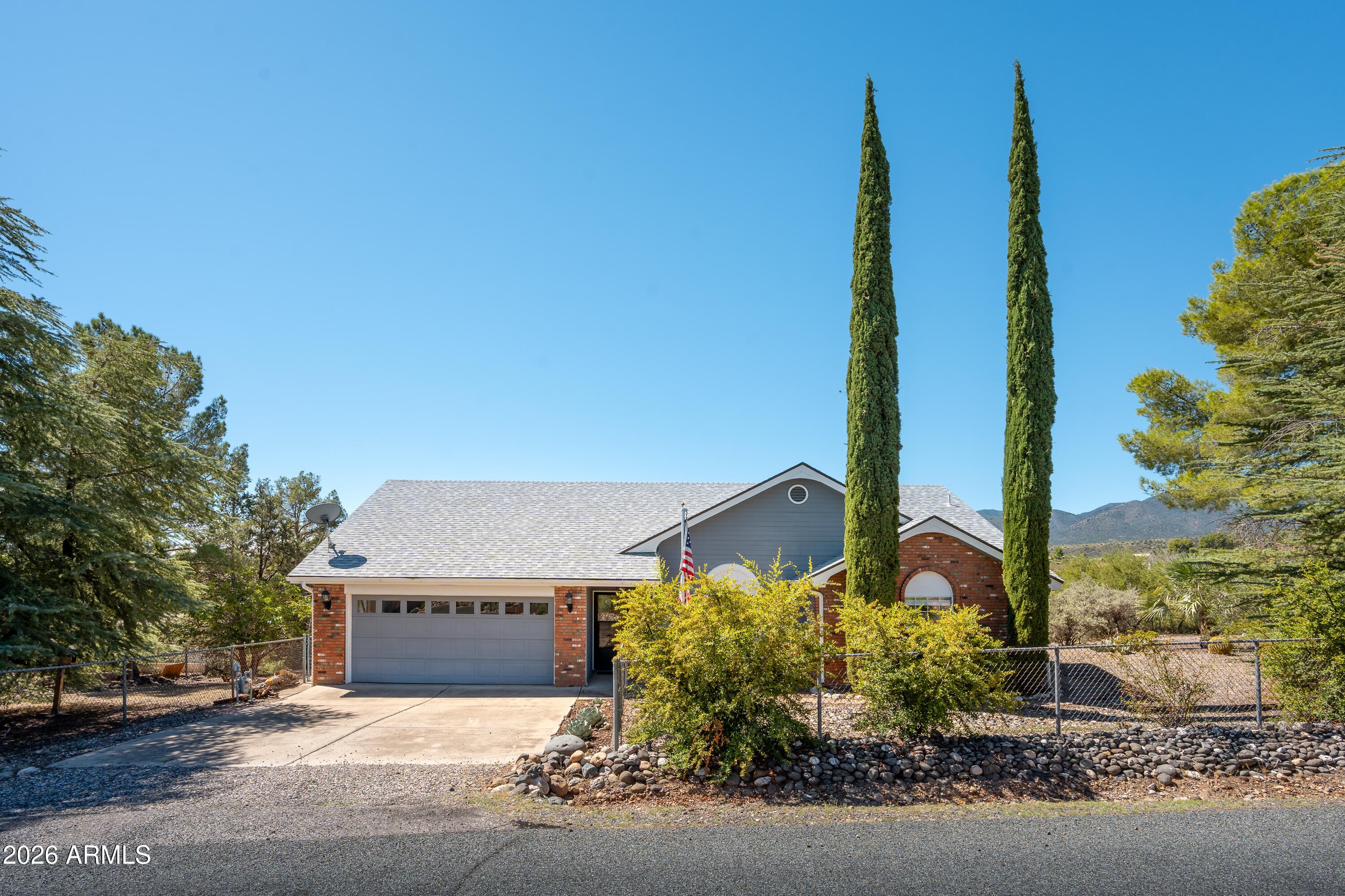 1045 E BOW MAKER Trail