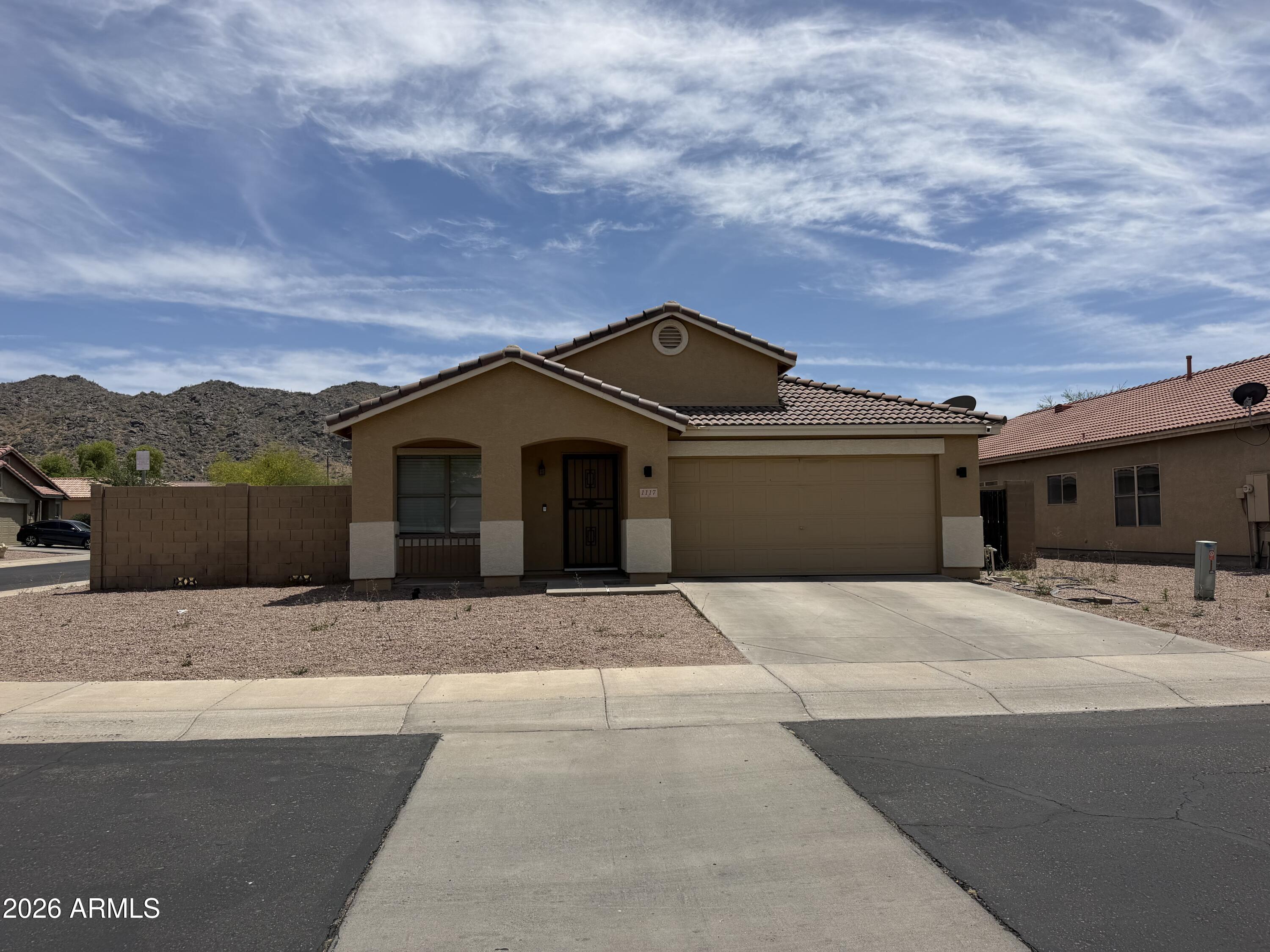 1117 E GWEN Street