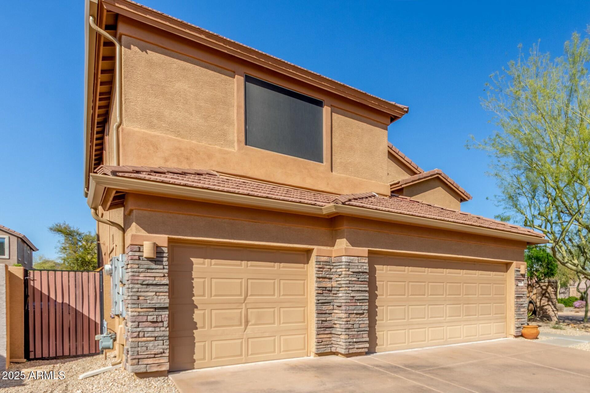 3206 W SENTINEL ROCK Road